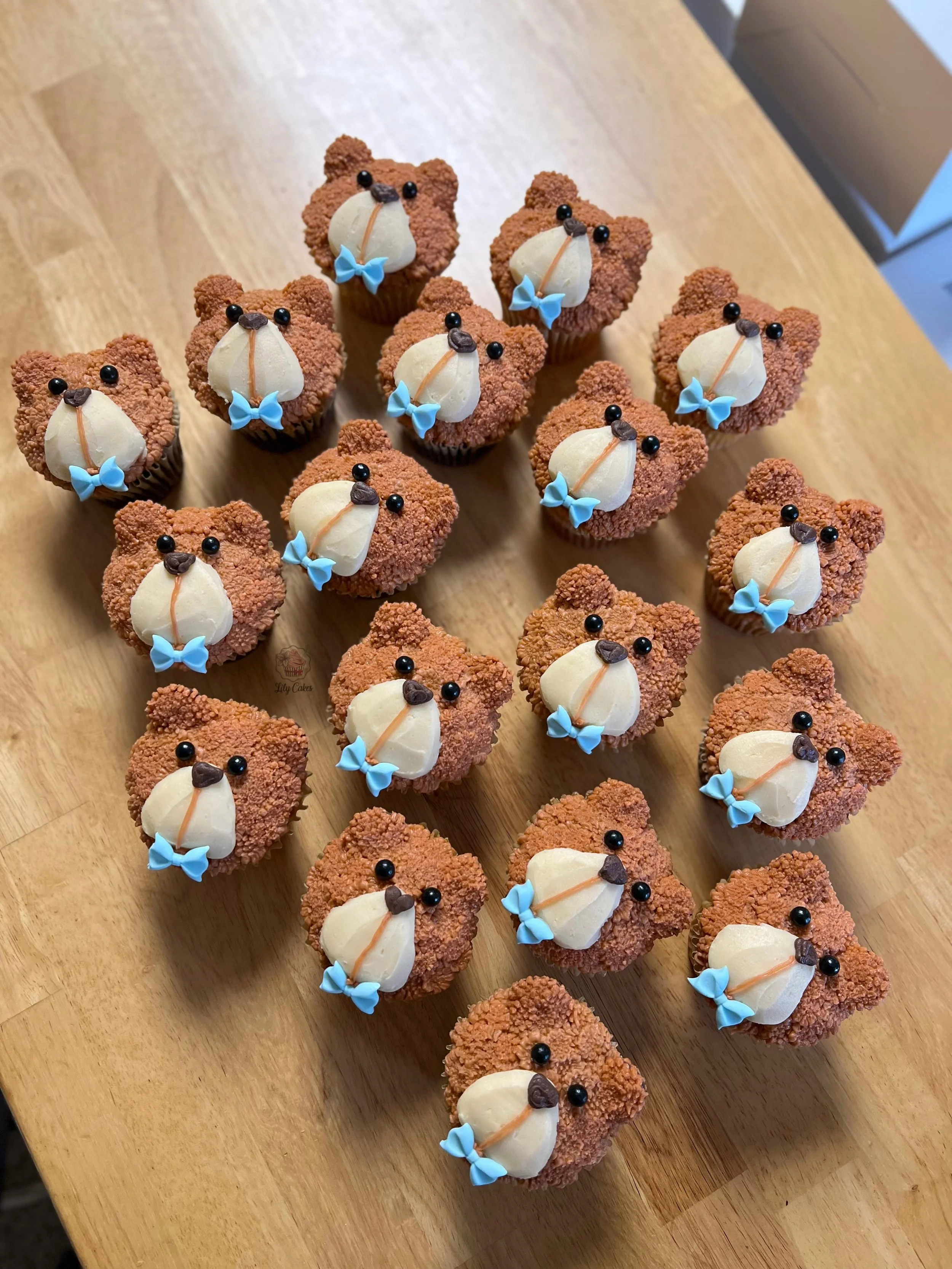 A weekend of baby showers!! 🍼
And look how much cuteness I&rsquo;m surrounded by today 🥰🧸

#lilycakestylertx #buttercream #cupcakes #TeddyBearLove #wecanbearlywait