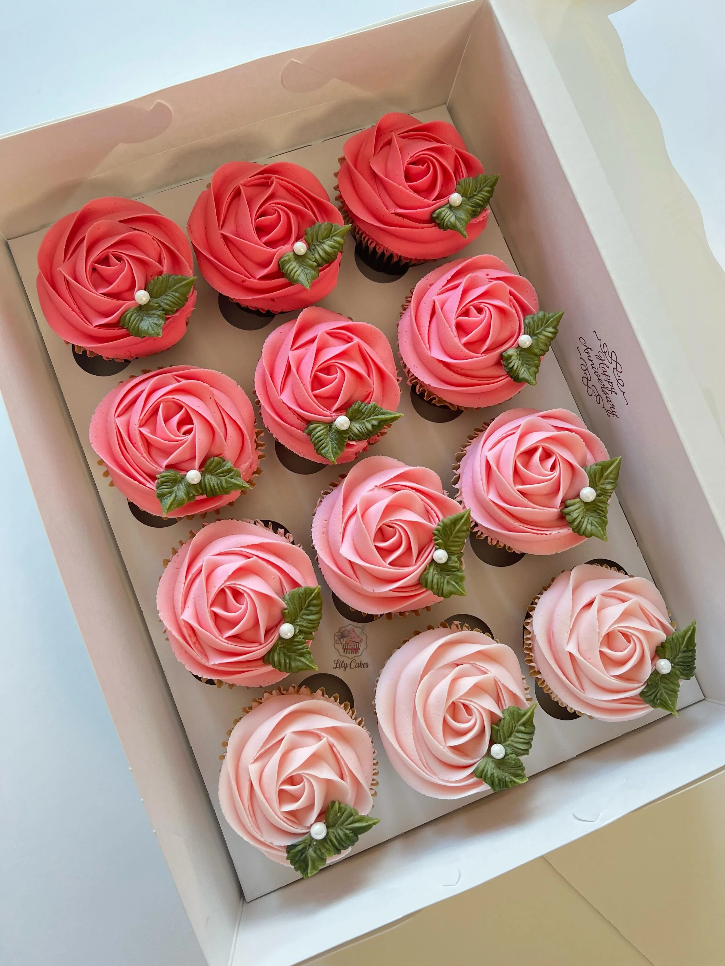 Happy 31st wedding anniversary!! 
Here&rsquo;s to many more years filled with happiness and more!💖🎉🍾🥂

#lilycakestylertx #buttercream #cupcakes #floralcupcakes