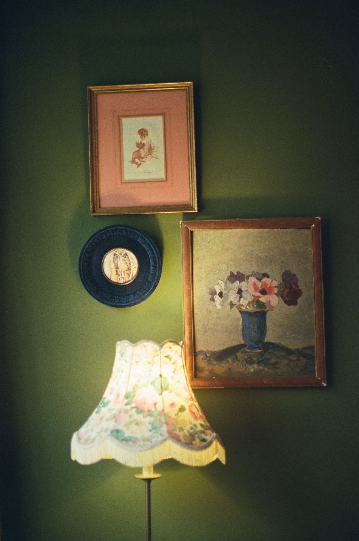 Characterful cottage living room at Dot Cottage Rye with Farrow & Ball painted walls, antique details and warm cottage core styling