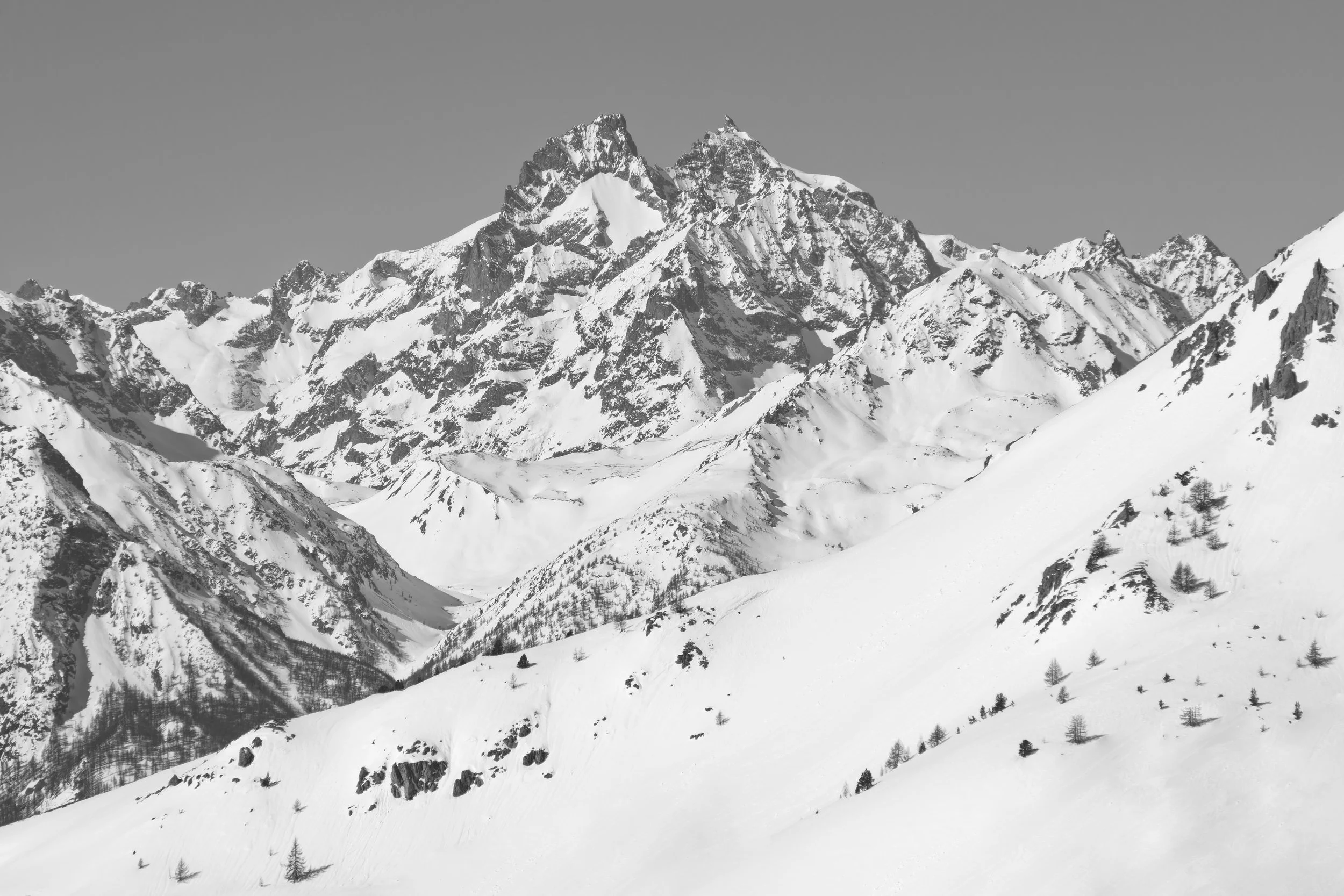 "Entre le Pic et le Doigt"