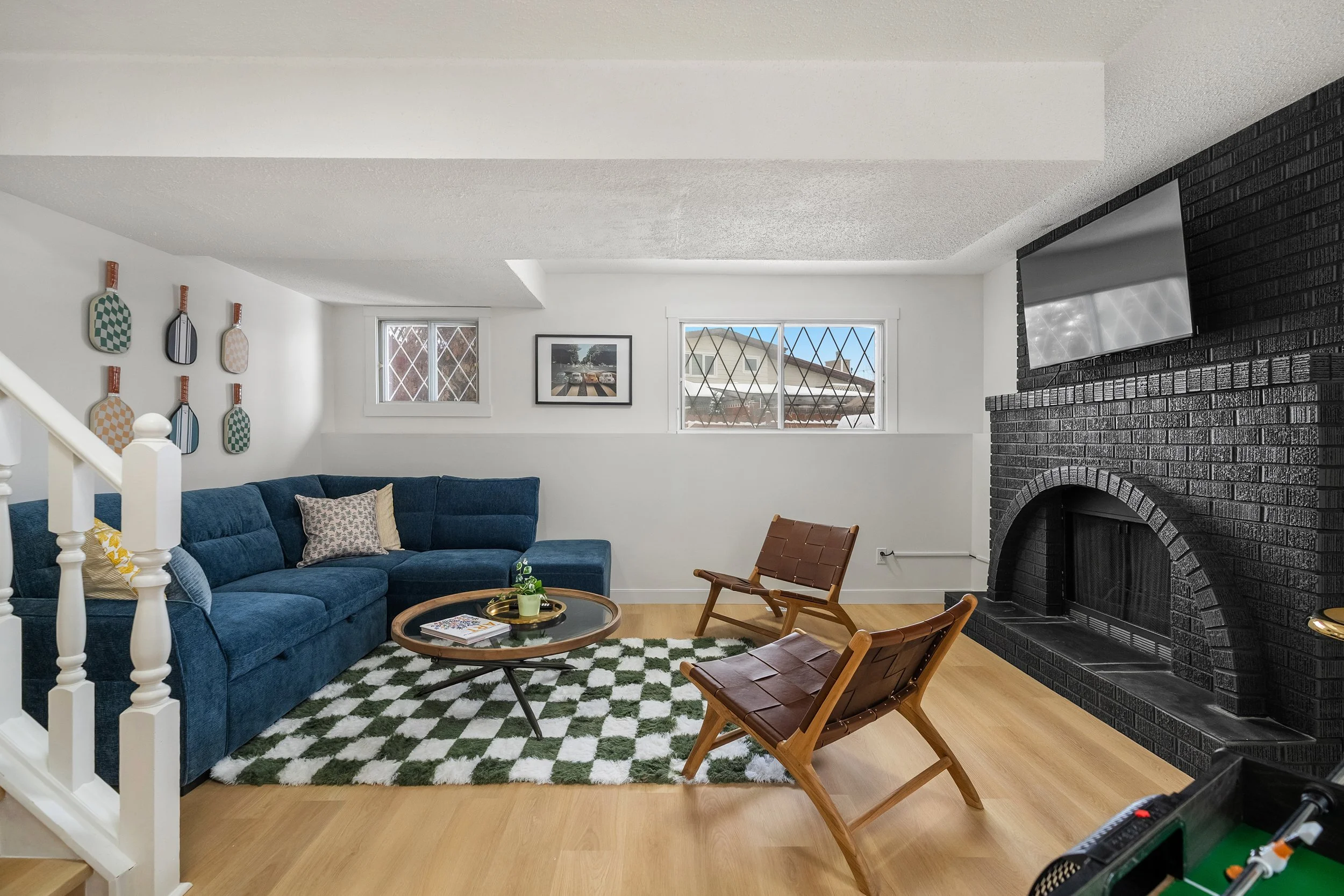 The Retro Pool Club Airbnb - Living Room 2