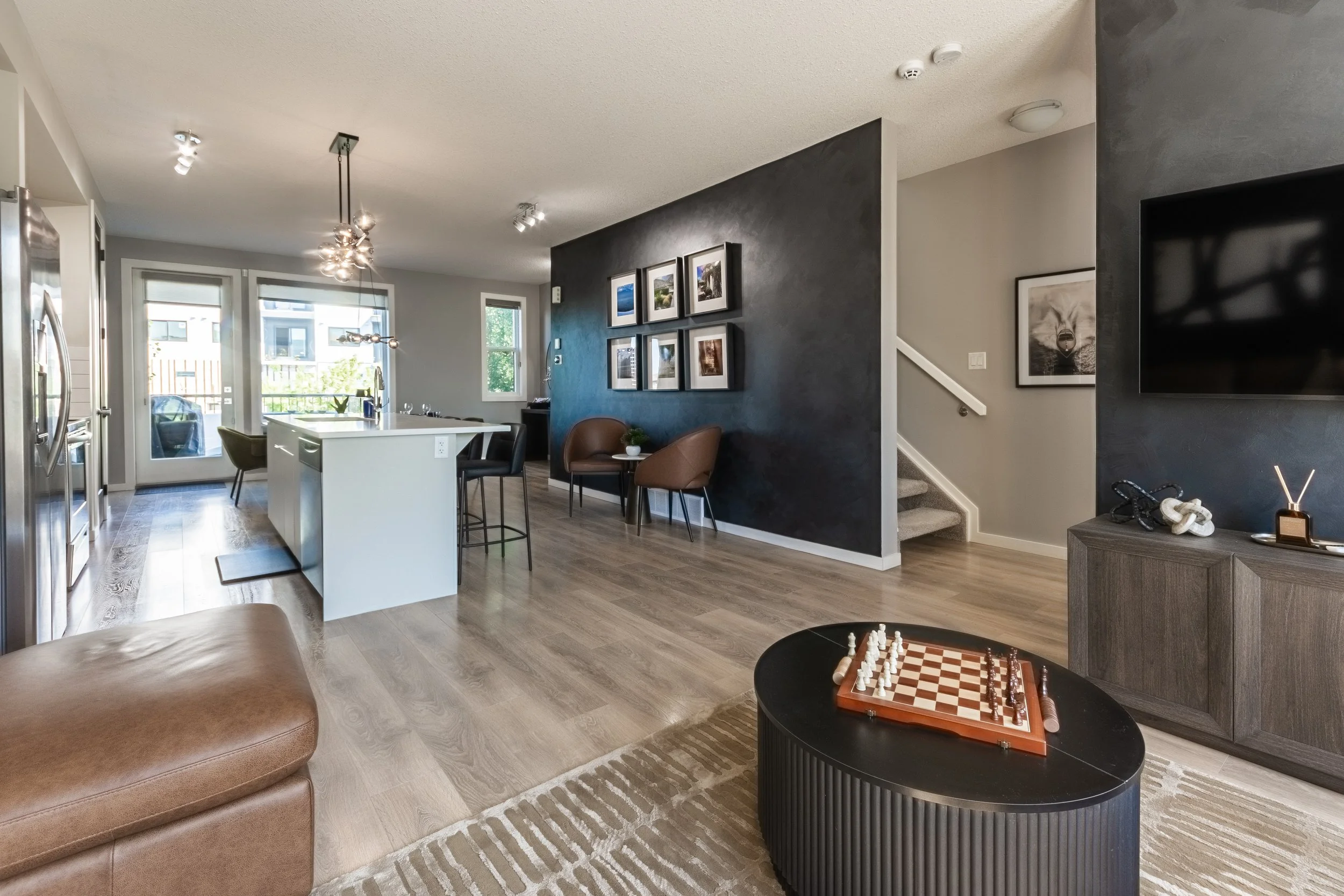 Noir Boutique Stay airbnb - Living Room 