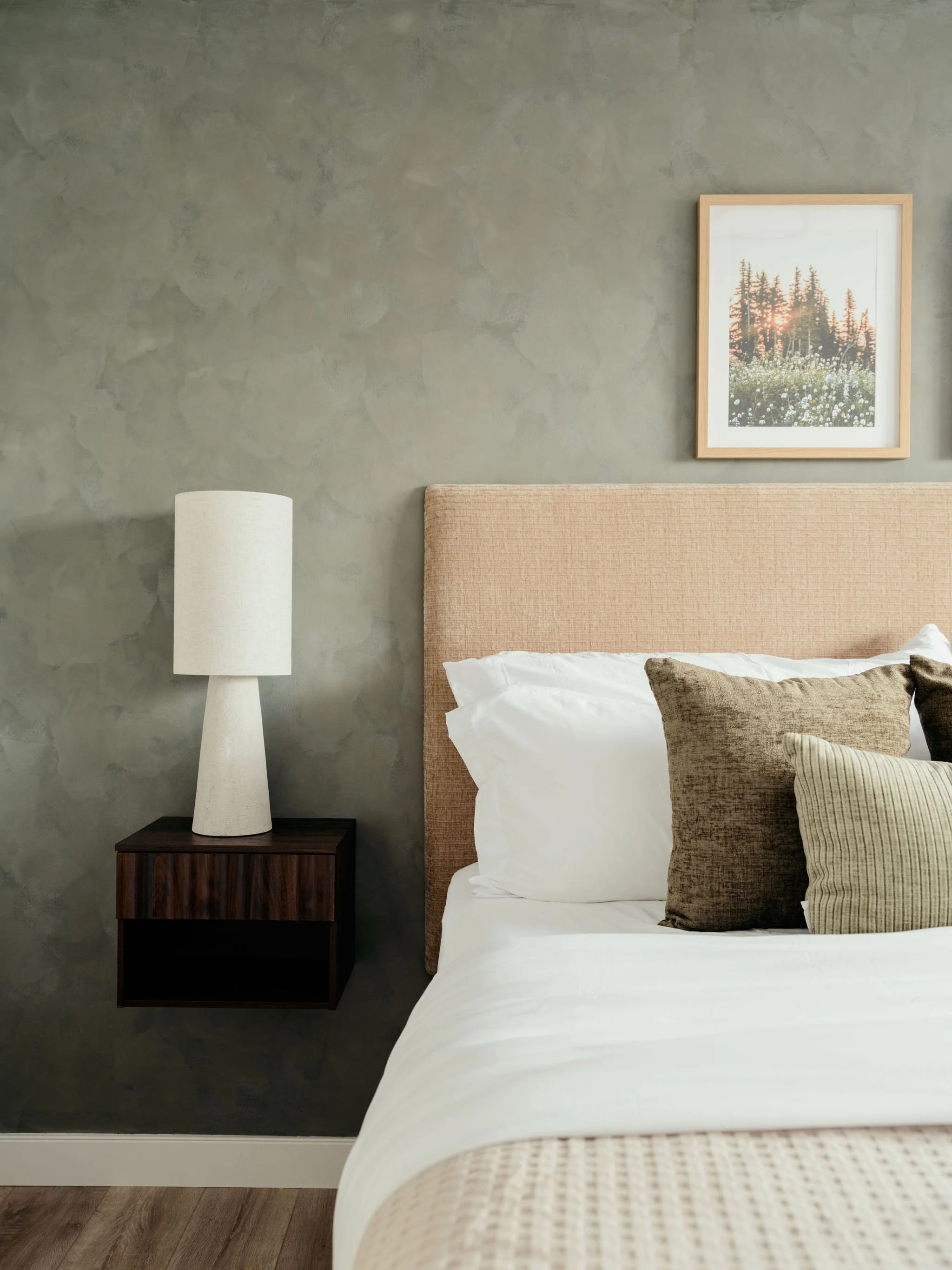 Evergreen Chateau - Juniper Room  