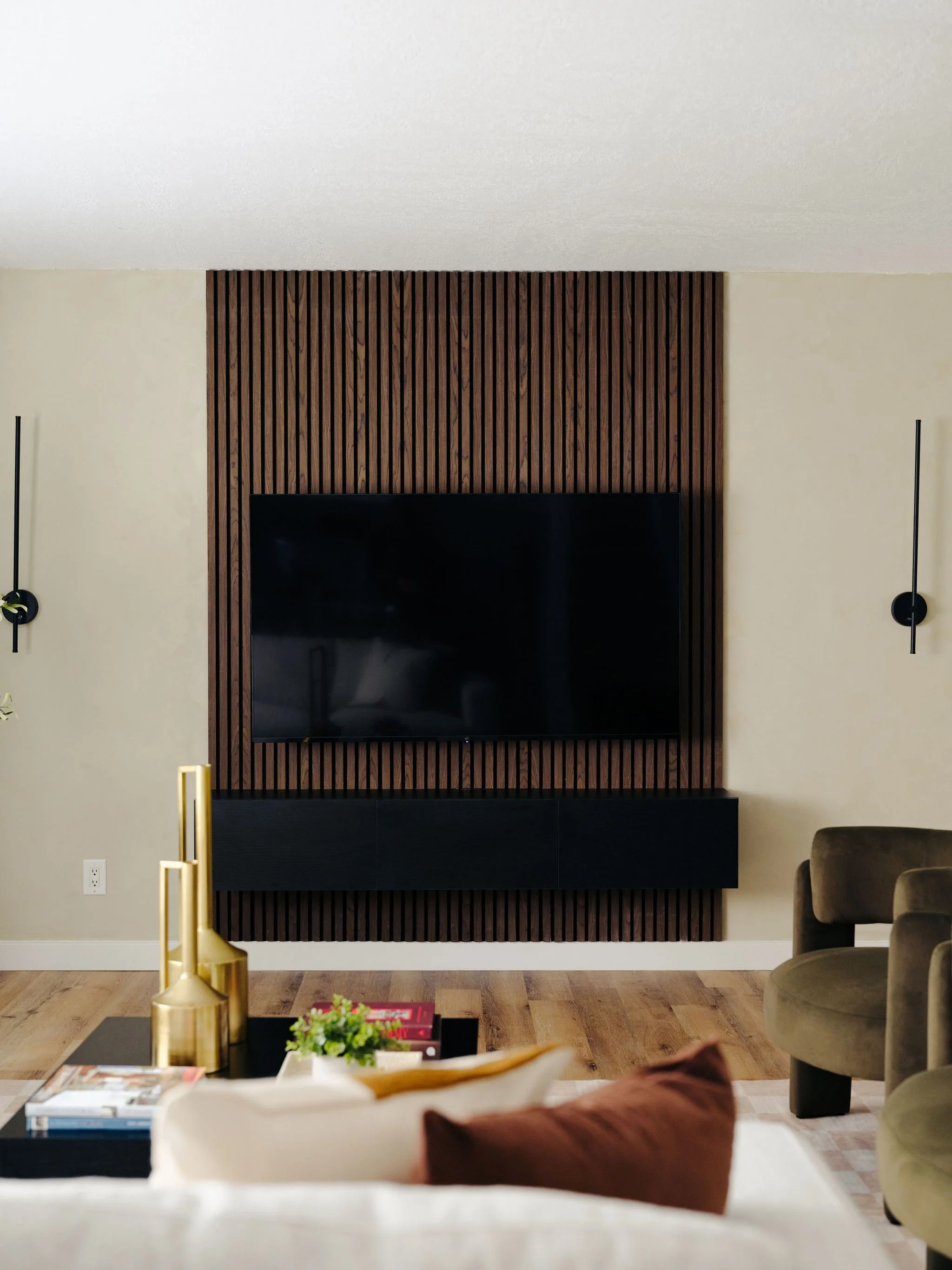 Evergreen Chateau - Living Room 