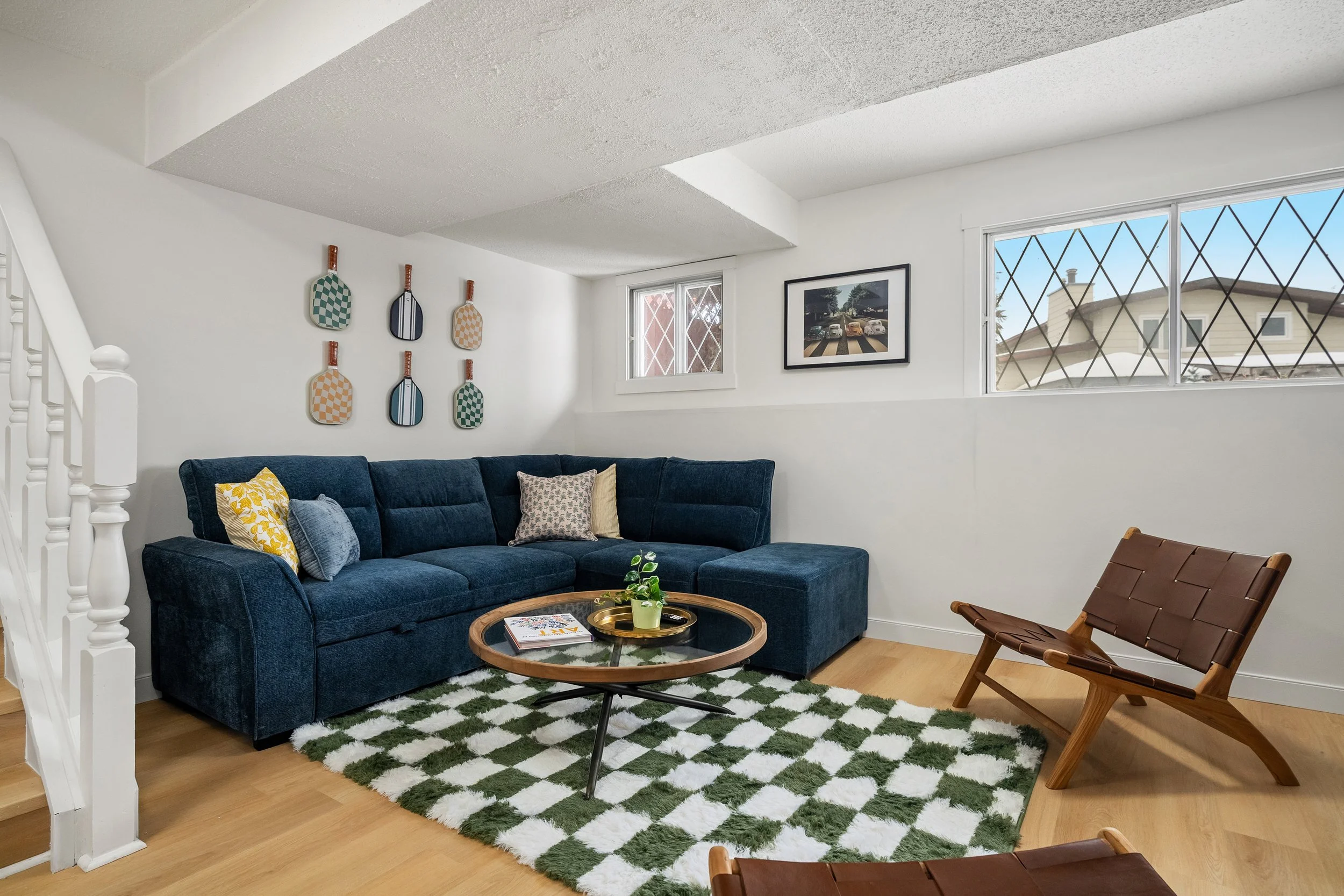 The Retro Pool Club Airbnb - Living Room 2