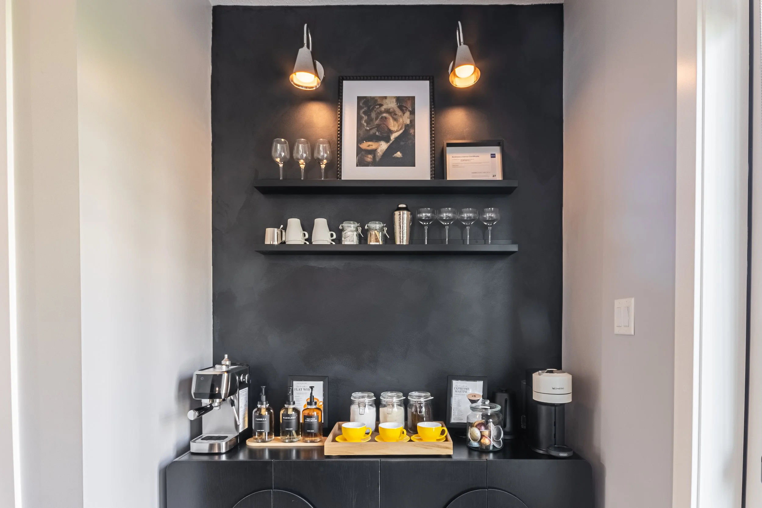 Noir Boutique Stay airbnb - Coffee Bar