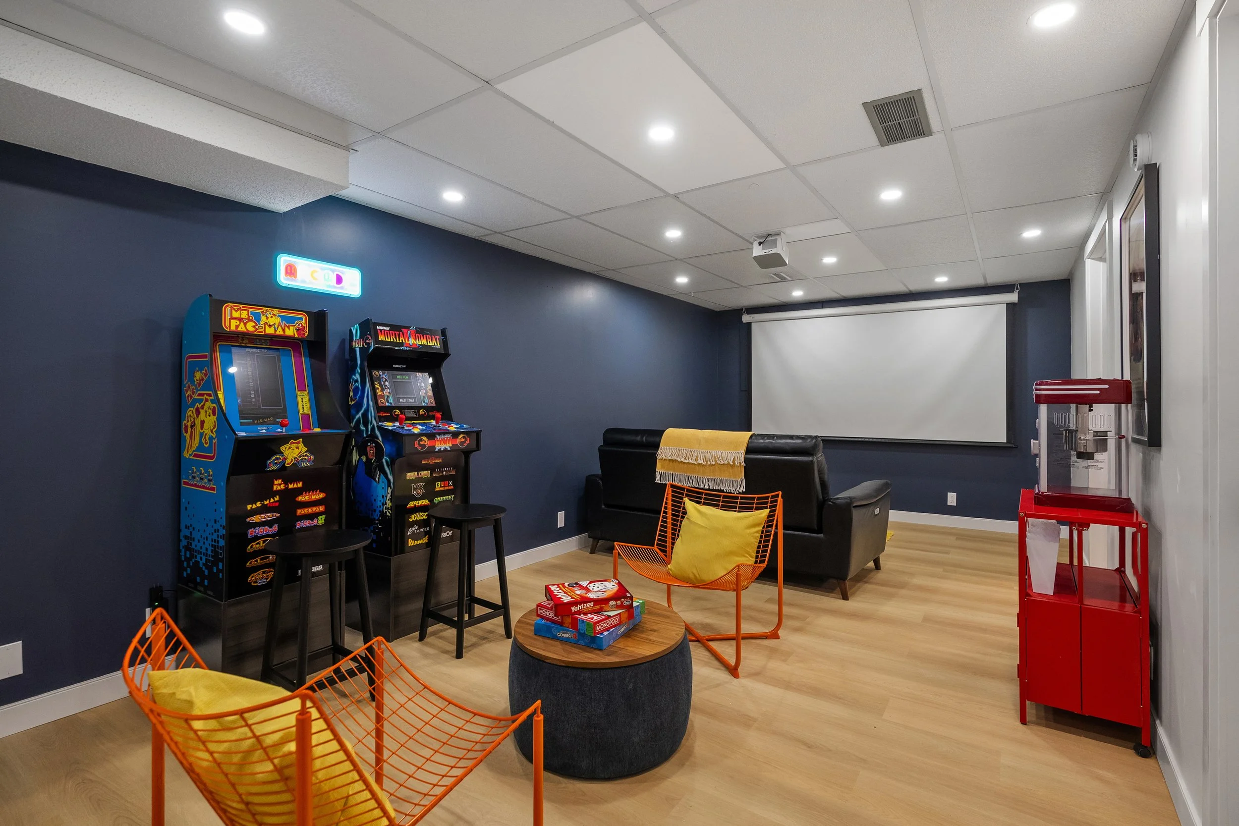 The Retro Pool Club Airbnb - Living Room 2 