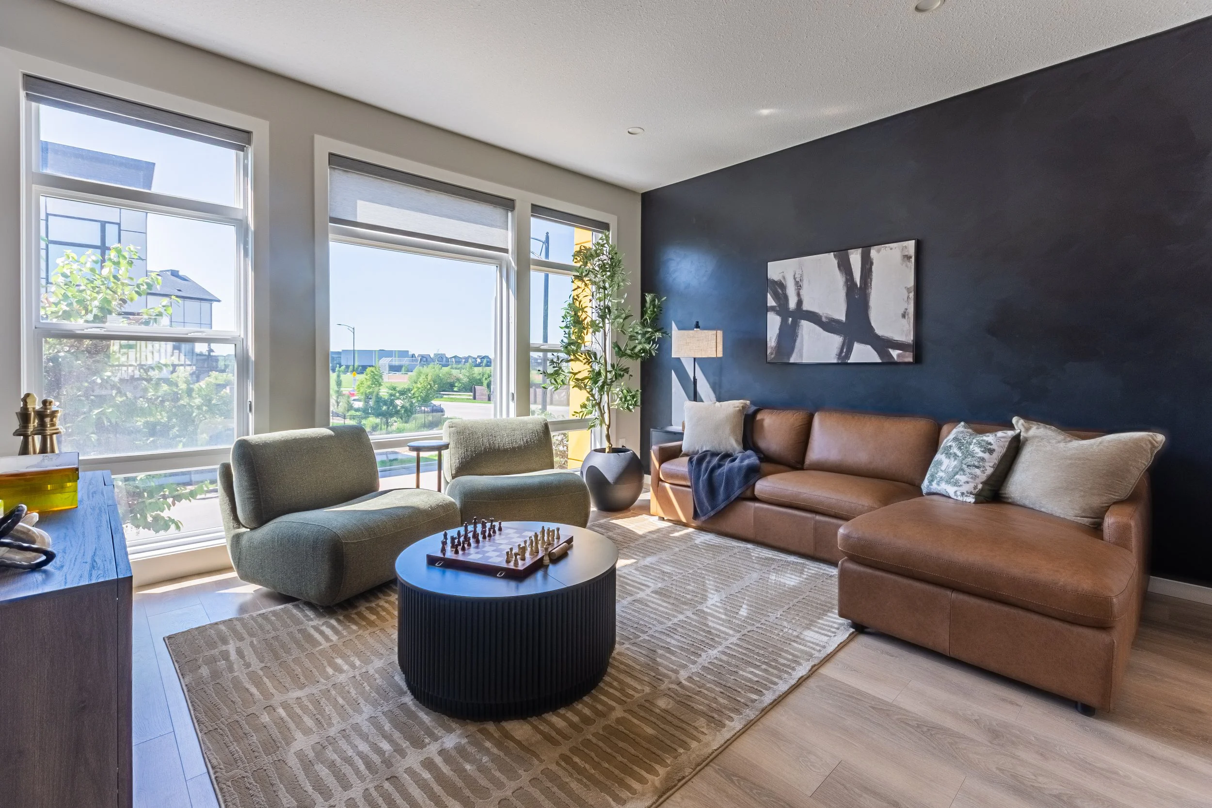 Noir Boutique Stay airbnb - Living Room 