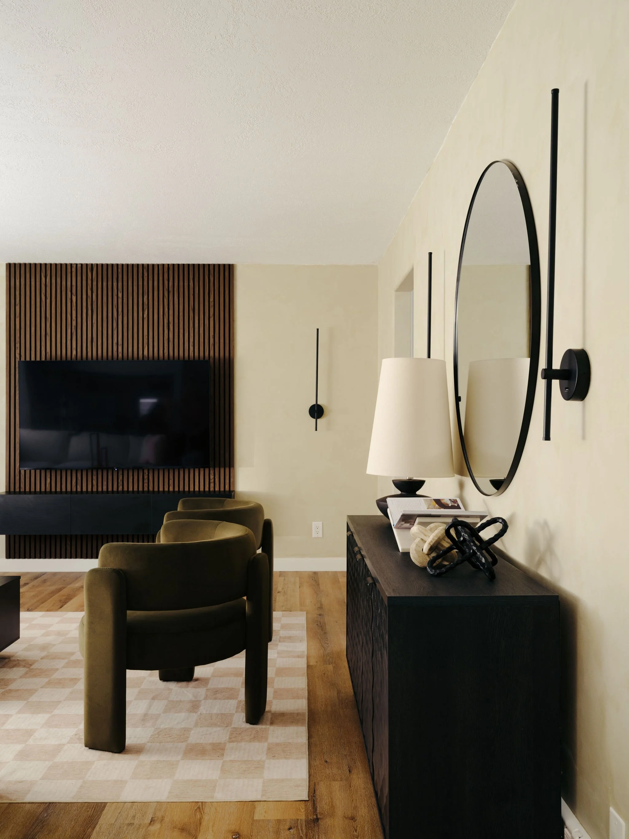 Evergreen Chateau - Living Room 