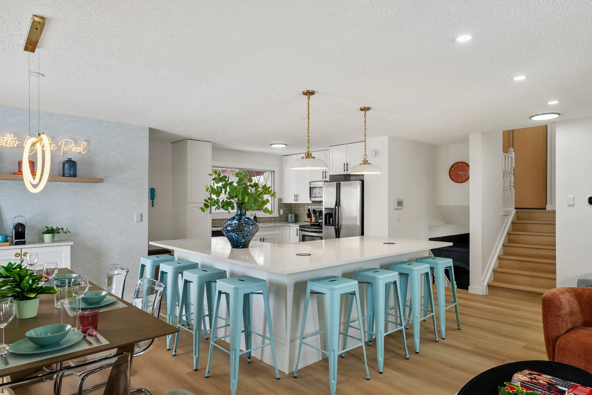 The Retro Pool Club Airbnb - Kitchen