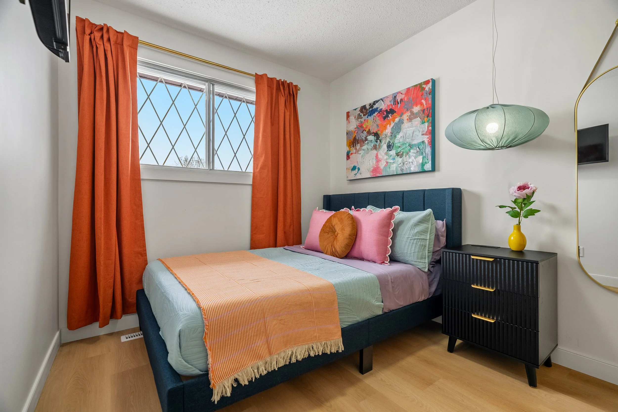 The Retro Pool Club Airbnb - Bedroom 2
