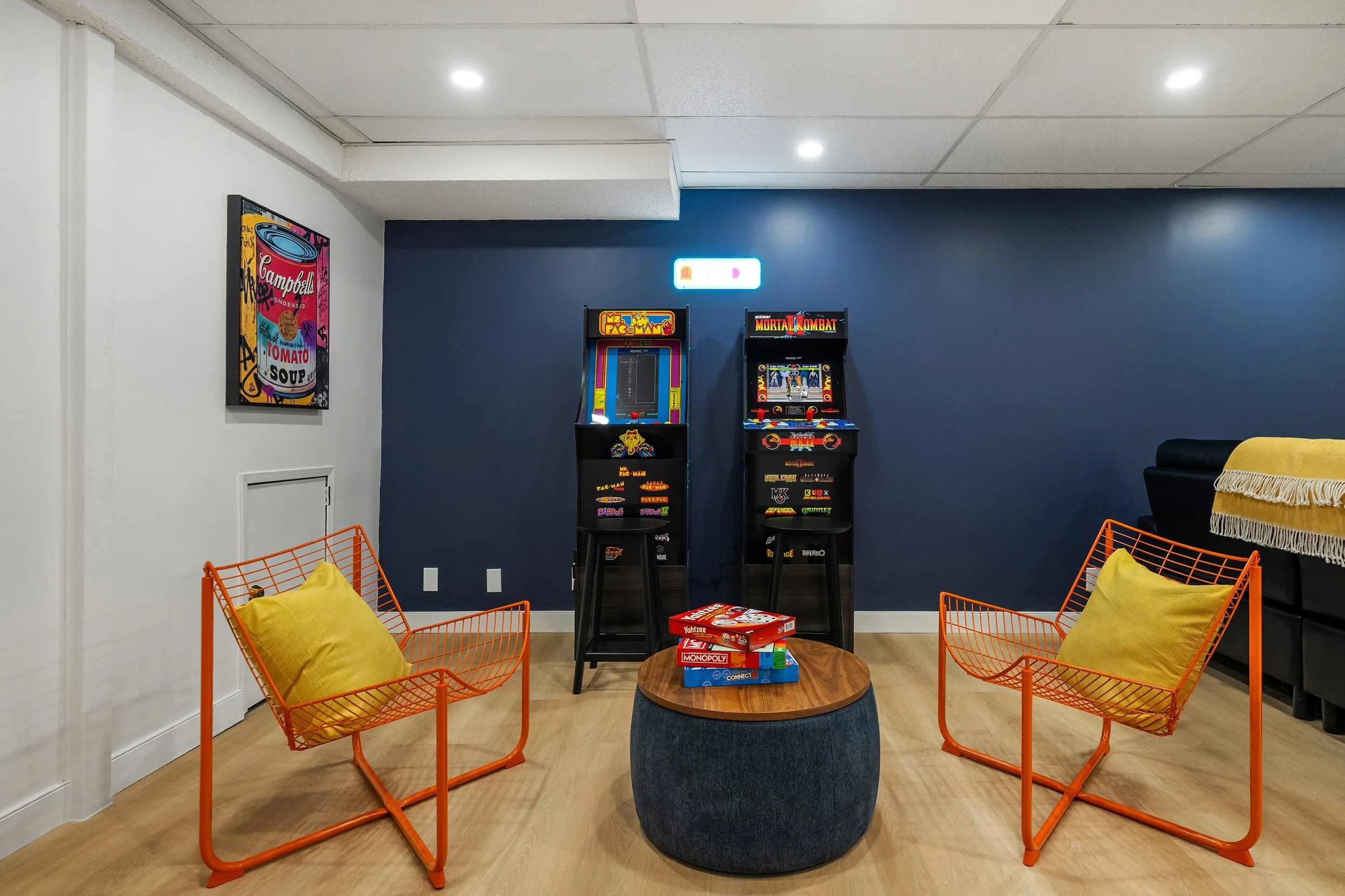 The Retro Pool Club Airbnb - Living Room 2
