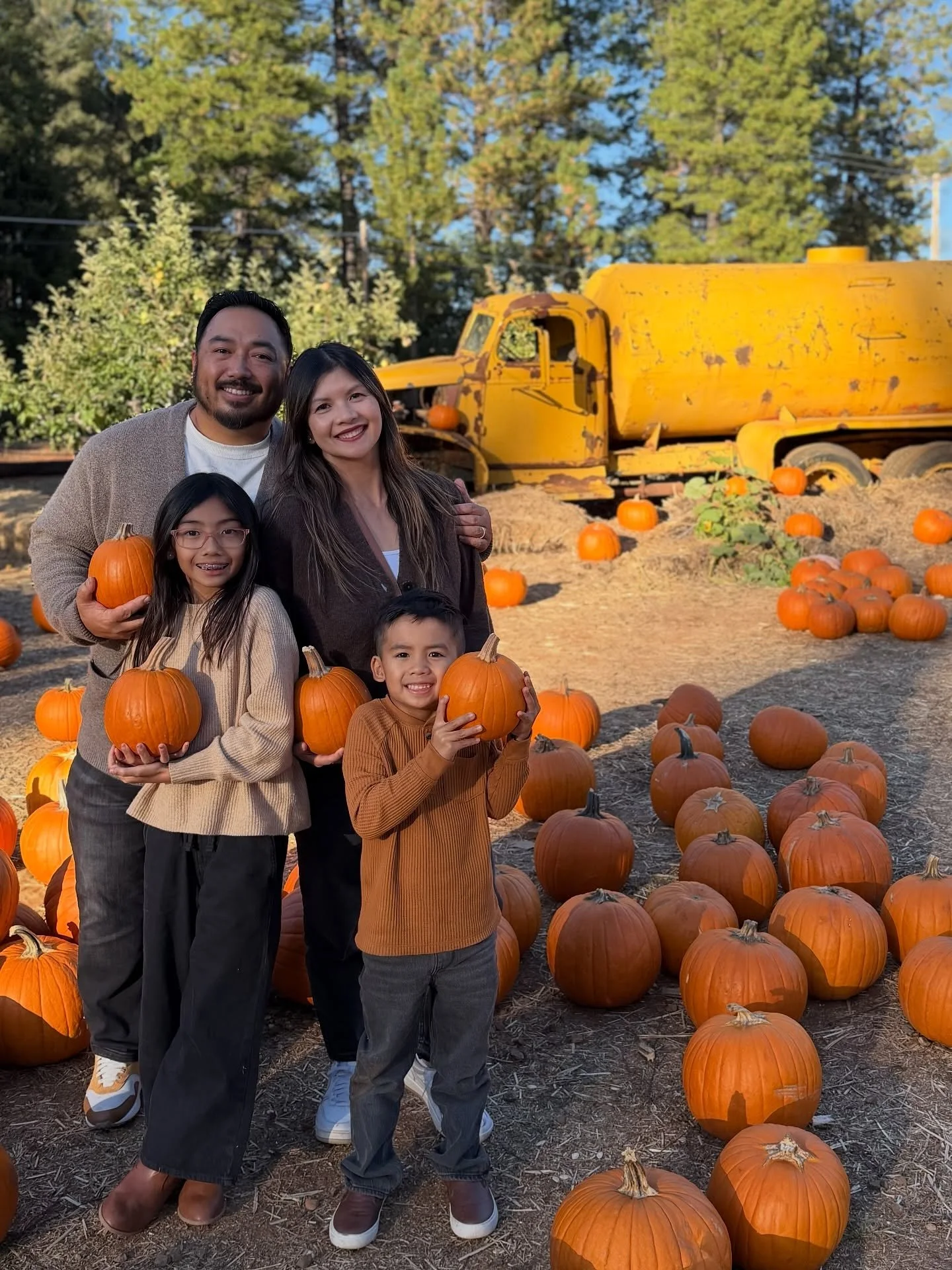 Fell in love with Fall, quick getaway to Apple Hill, Lake Tahoe, Reno with the fam. I know everyone enjoys Reno/Tahoe for the snow but I personally think this is the best time of year to visit. And this was our first time in Apple Hill area which is 