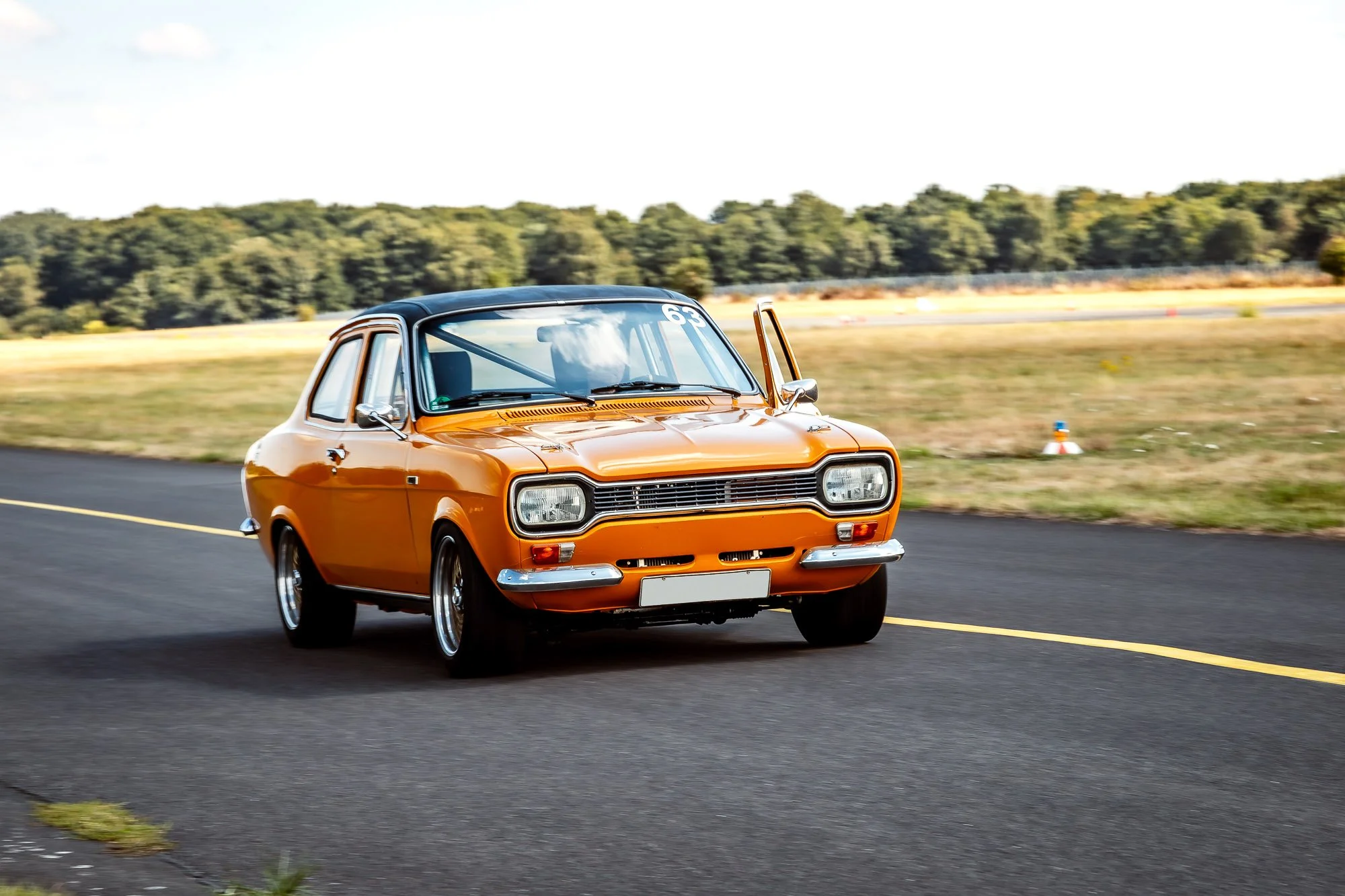 ford-escort-rs-2000-mk1-orange.jpg