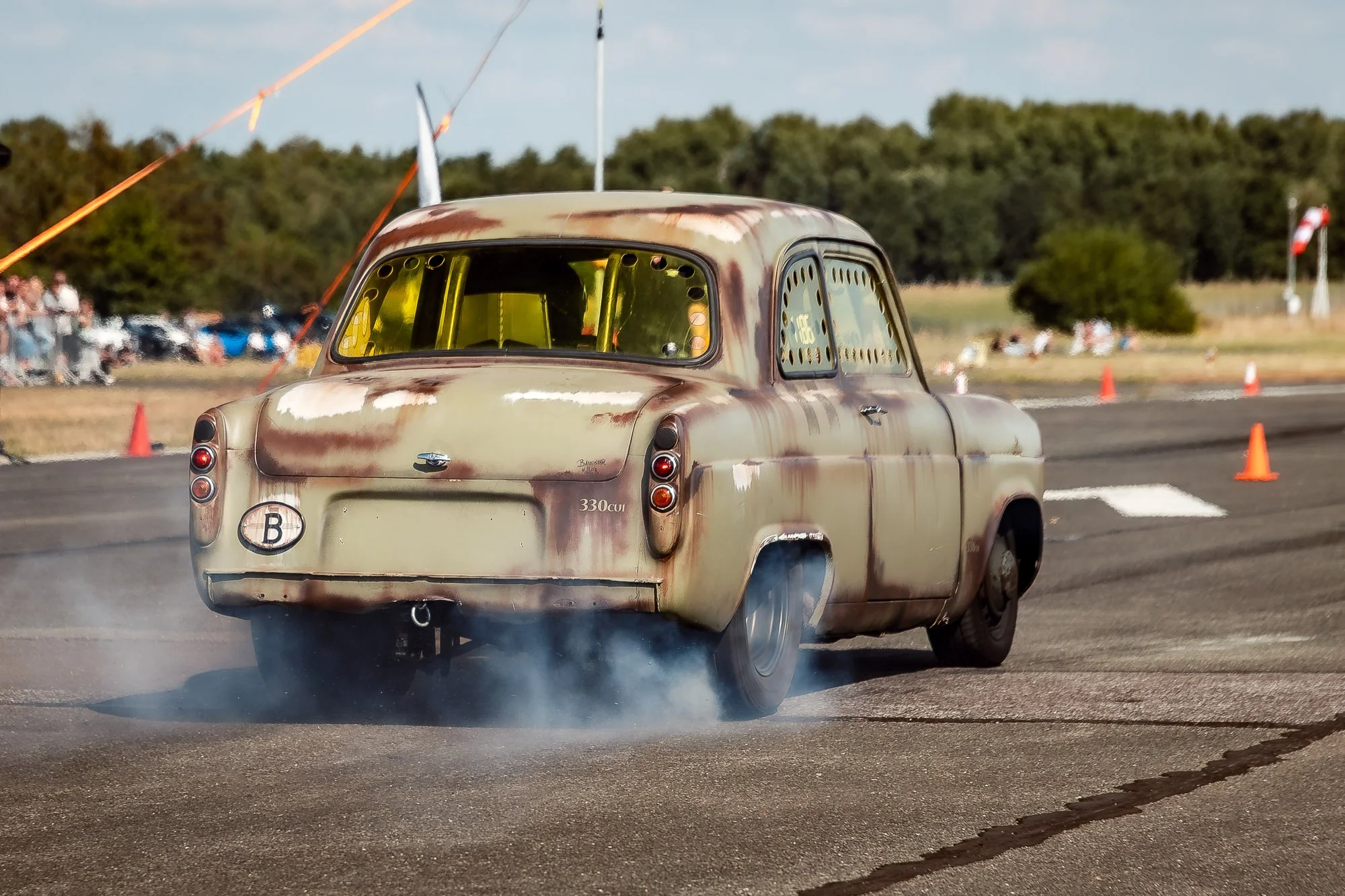 ford-taunus-330-cui-rennwagen-burnout.jpg