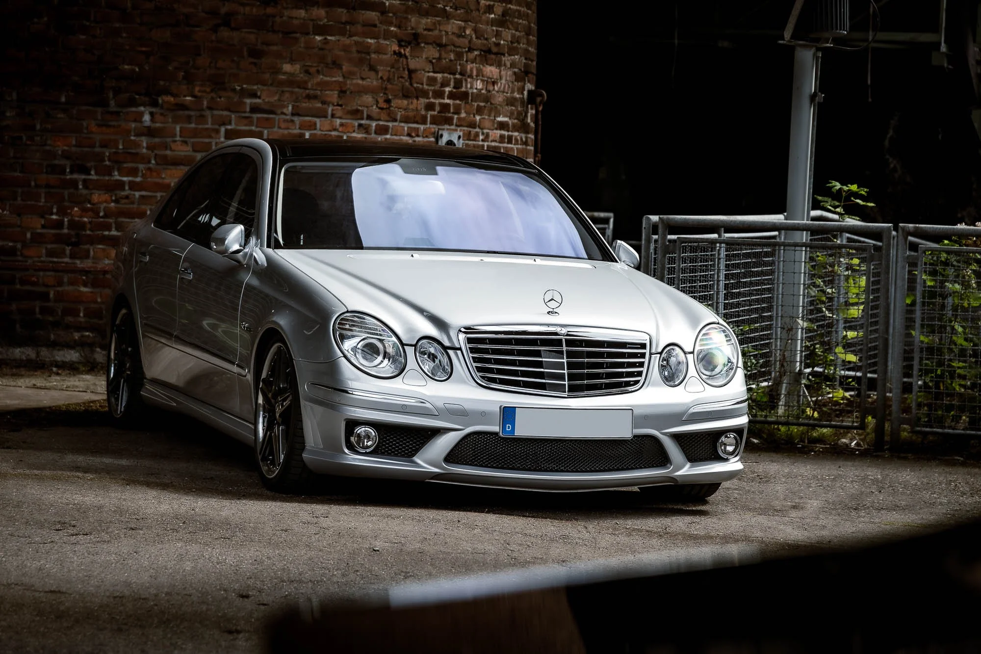 mercedes-benz-w211-e63-amg-limousine-silber.jpg