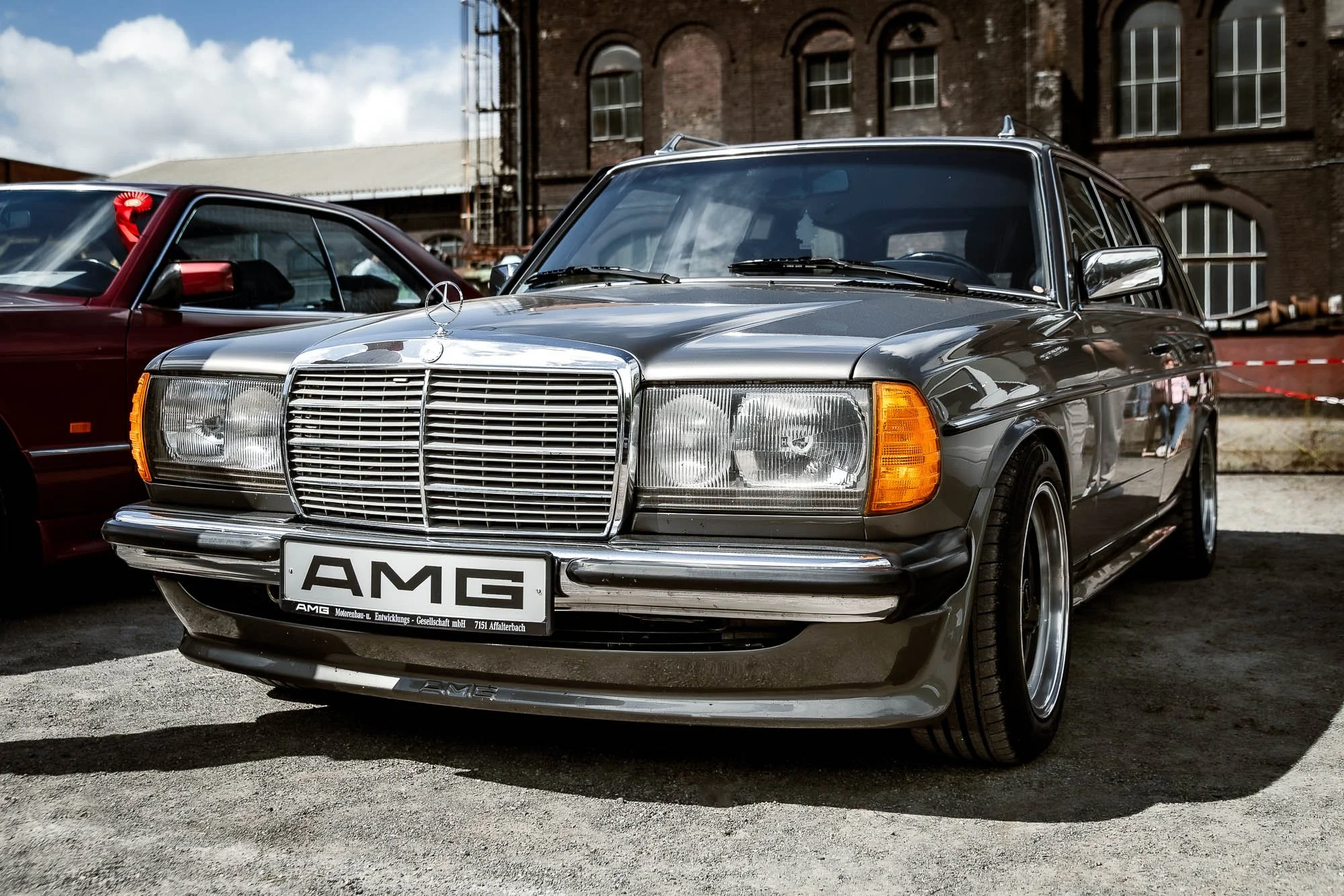 mercedes-benz-s123-t-modell-front.jpg
