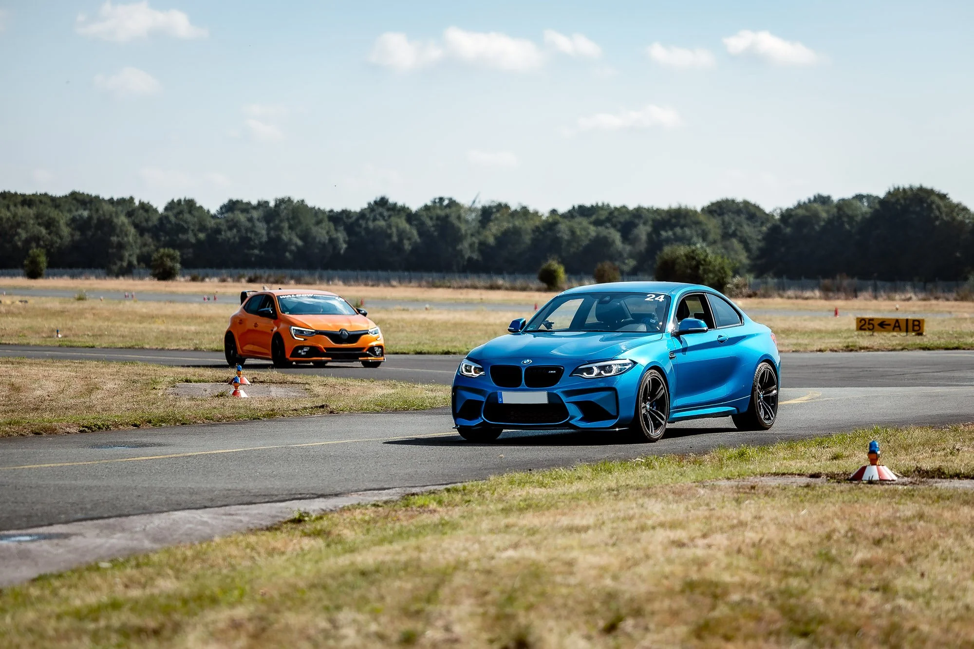 bmw-f87-m2-laguna-seca-blue-renault-megane-4-rs-orange-tonic.jpg