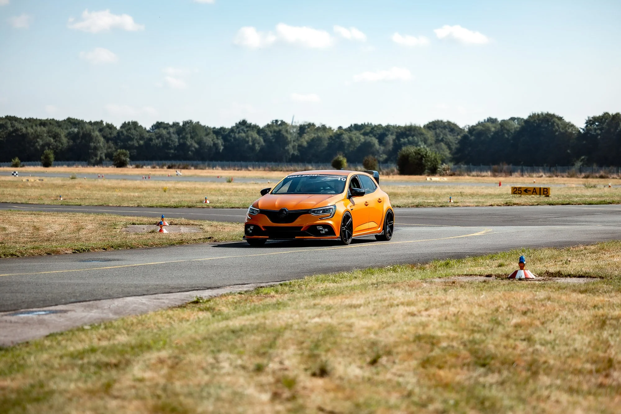 renault-megane-iv-rs-orange-tonic.jpg