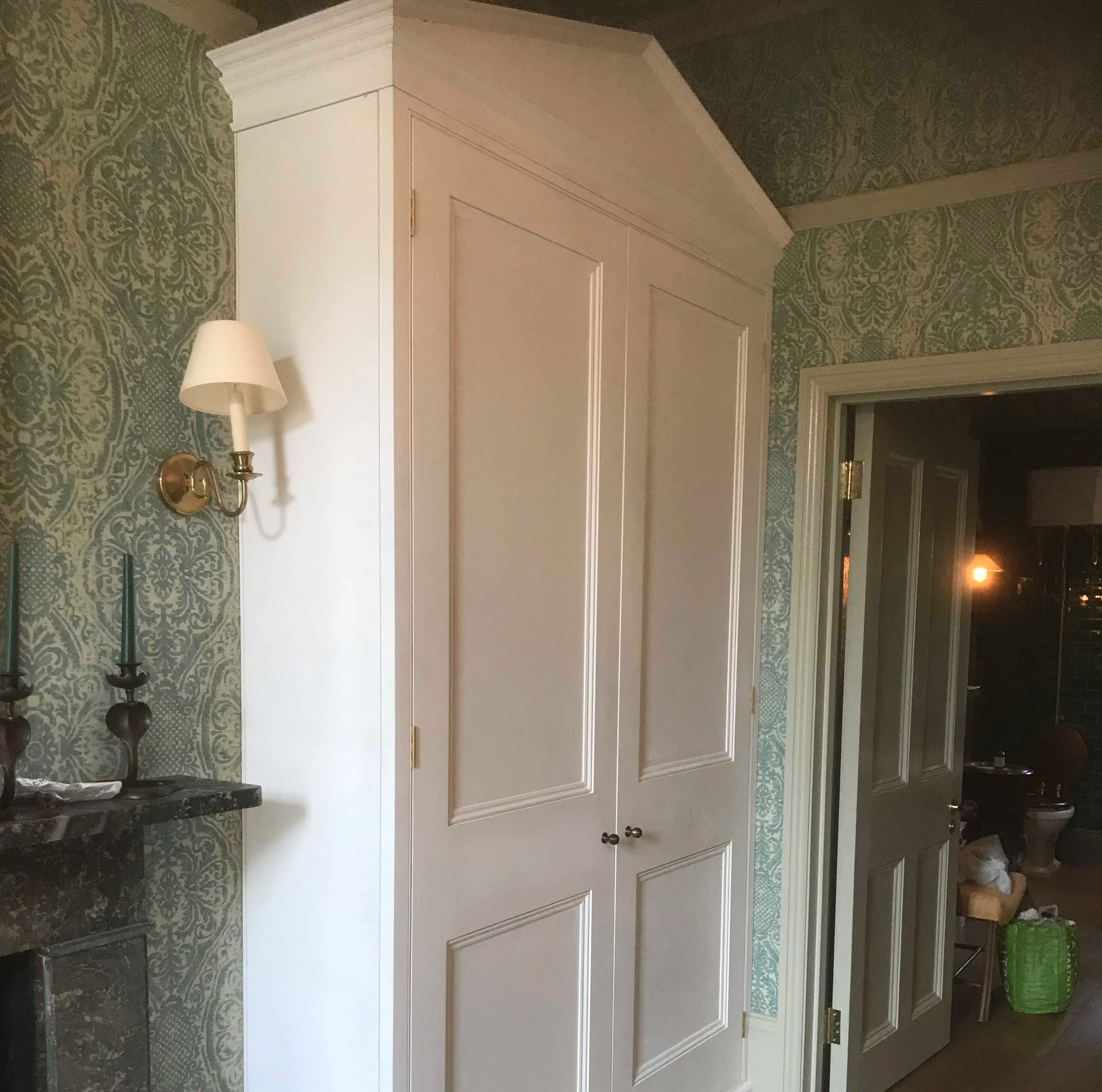 wardrobe regents park.png