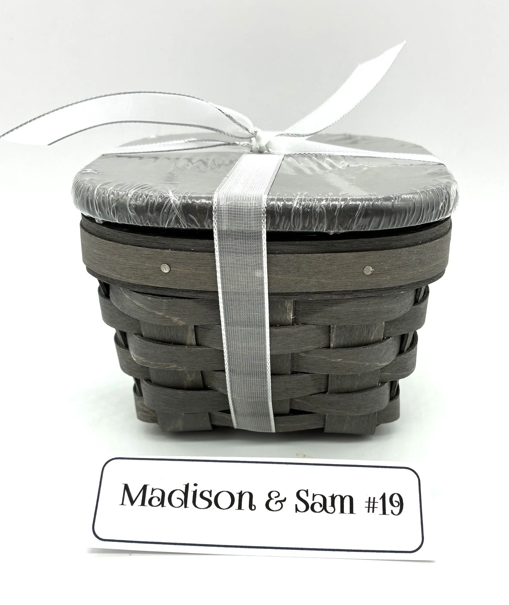 Fall Treats Basket (Madison & Sam #19)