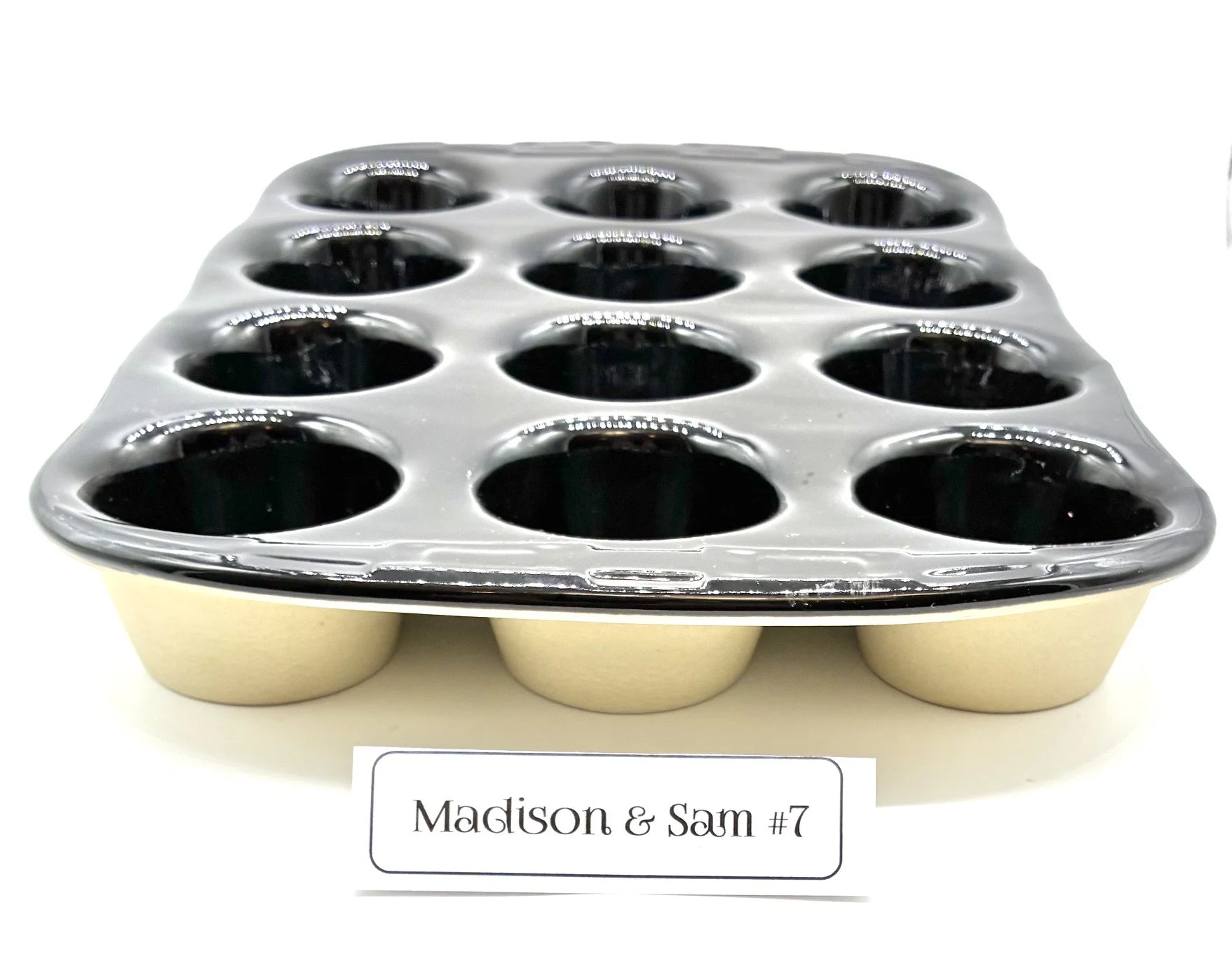 Large Muffin Pan (Madison & Sam #7)