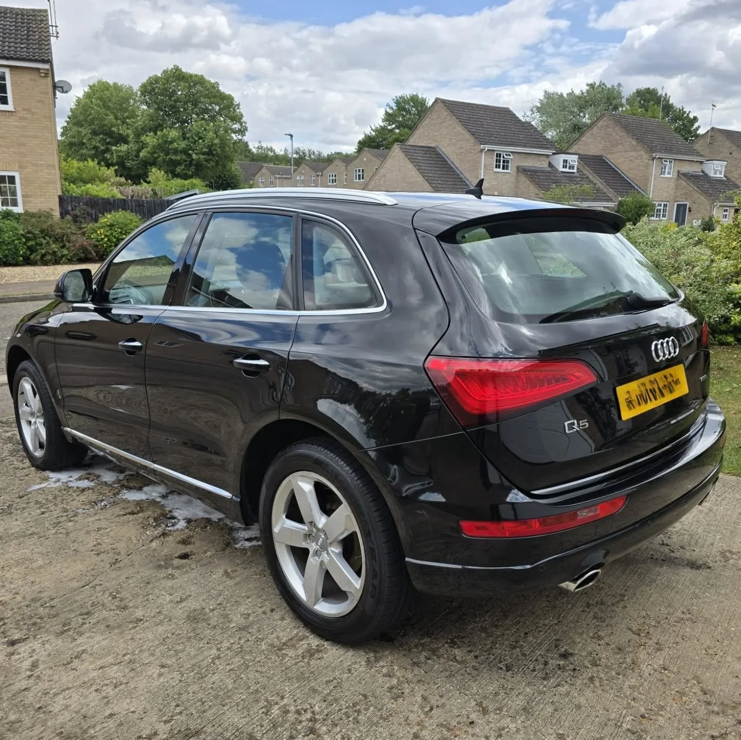Full valet on a Audi Q5 🫧
.
.
#detailing #autodetailing #cardetailing #detailingworld #ceramiccoating #carwash #detailersofinstagram #carcare #paintcorrection #cars #detailer #paintprotection #car #mobiledetailing #coating #detail #detailingcars #de