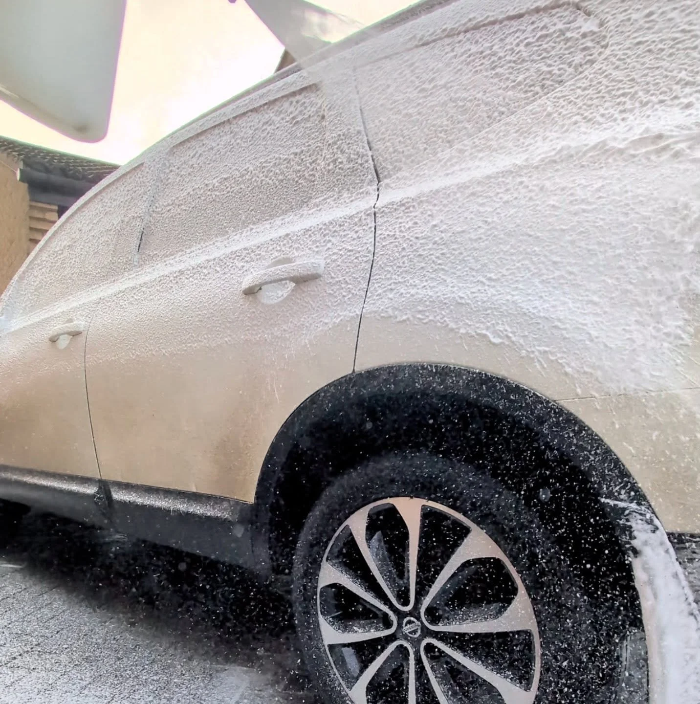 This is the type of snow we like at Christmas! 
Happy holidays from AB Detailing ❄️
.
.
#detailing #autodetailing #cardetailing #detailingworld #ceramiccoating #carwash #detailersofinstagram #carcare #paintcorrection #cars #detailer #paintprotection 