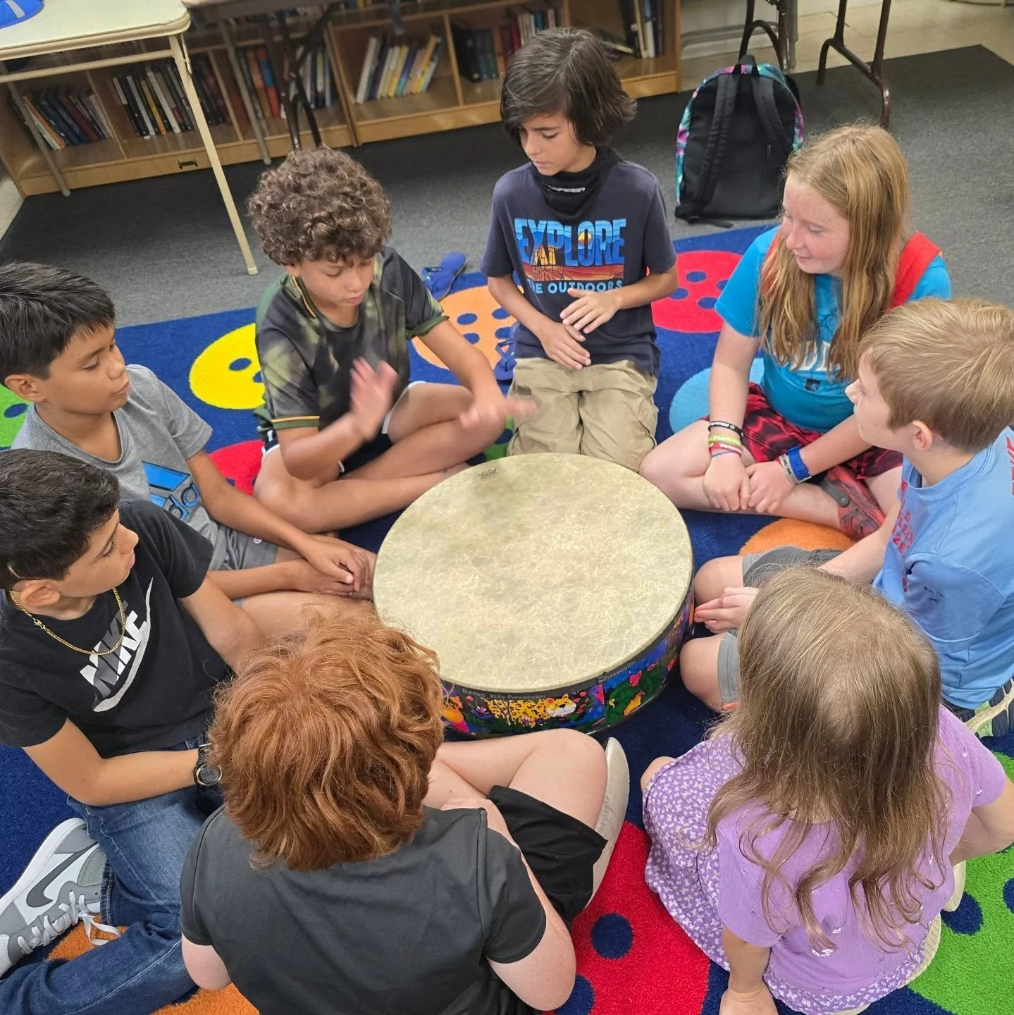 🥁✨ History, rhythm, and great friendships! ✨🗺️

We marched through the past with felt maps of the Civil War, found our beat in drum circles, and made plenty of memories (and friends!) along the way. 💛📚