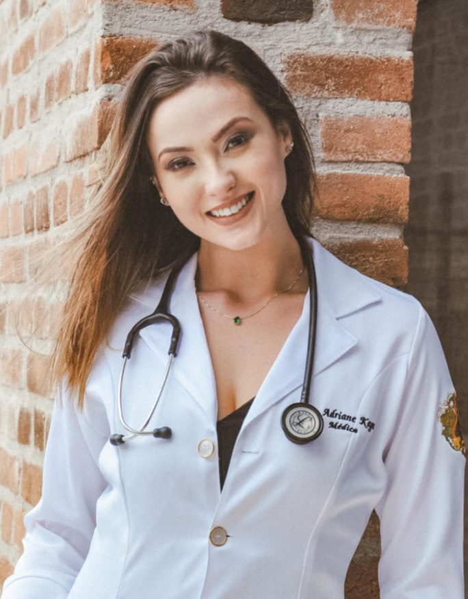 medica-reumatologia-consultorio-paciente