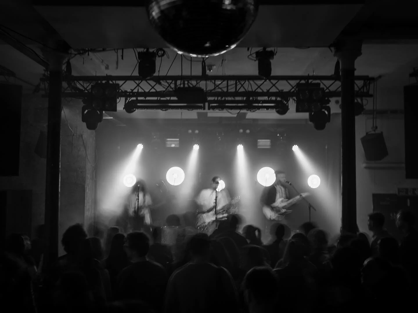 @jackals.music playing at DOUBLE EXPOSURE @93feeteast 

Shot by - 
@george_colllins