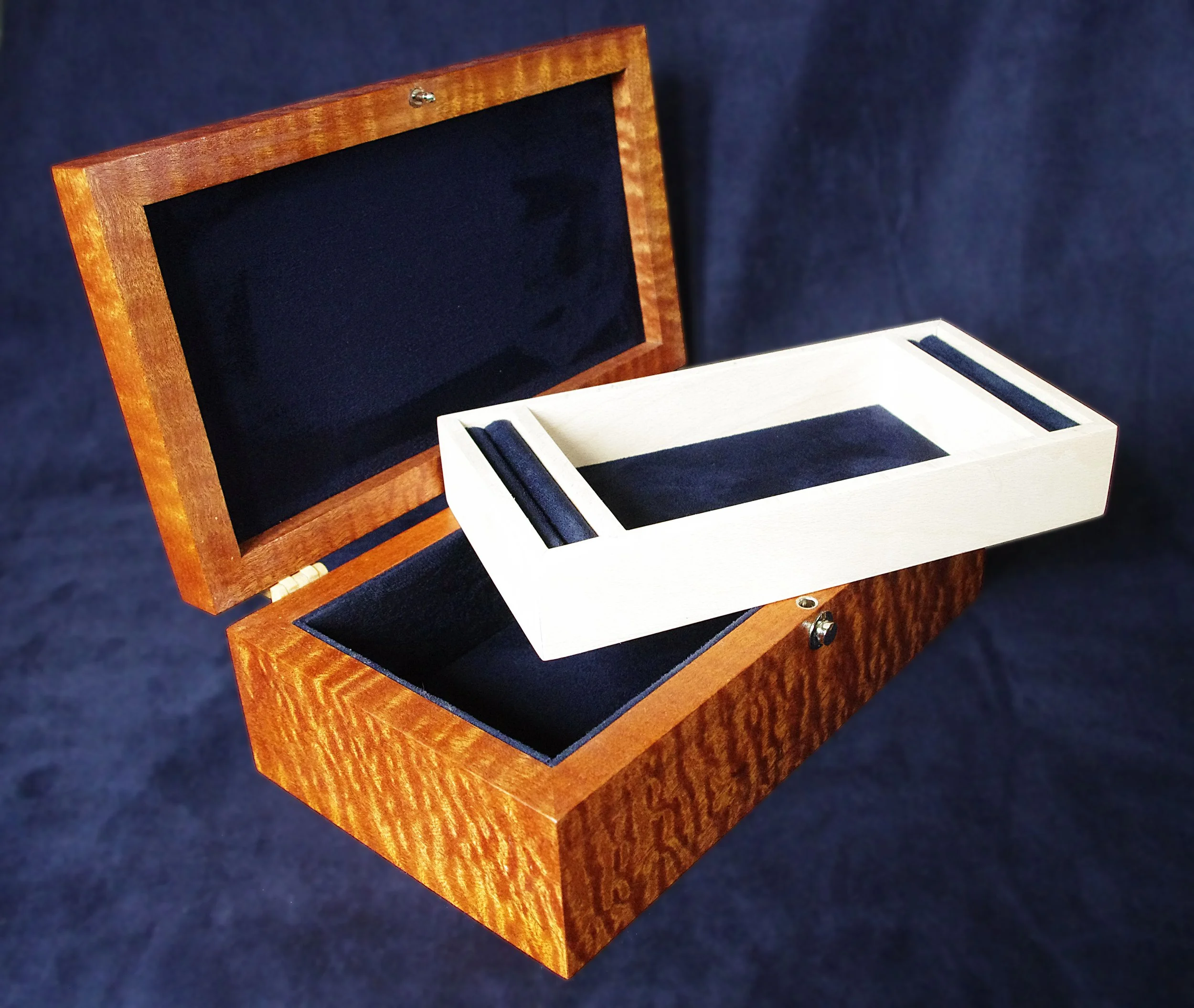 Sapele-Cerejiera-Blue-Box-open-tray.jpg