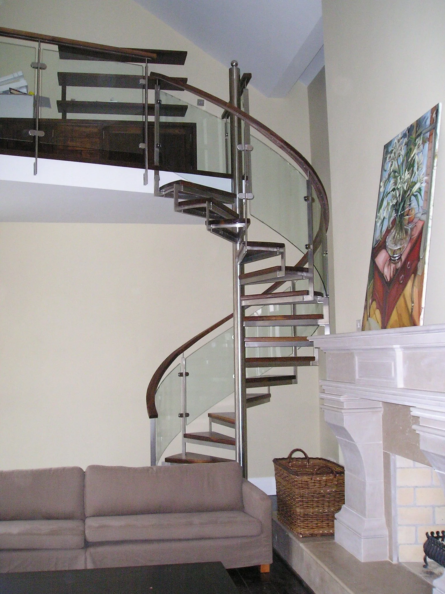 ‘Rathgar Rectangular Handrail ’Spectral Spiral.
‘Spectral’ Spiral Stairs with Rectangular Profile Timber Handrail on Fully Stainless Steel Polished frame with Curved Glass infill.