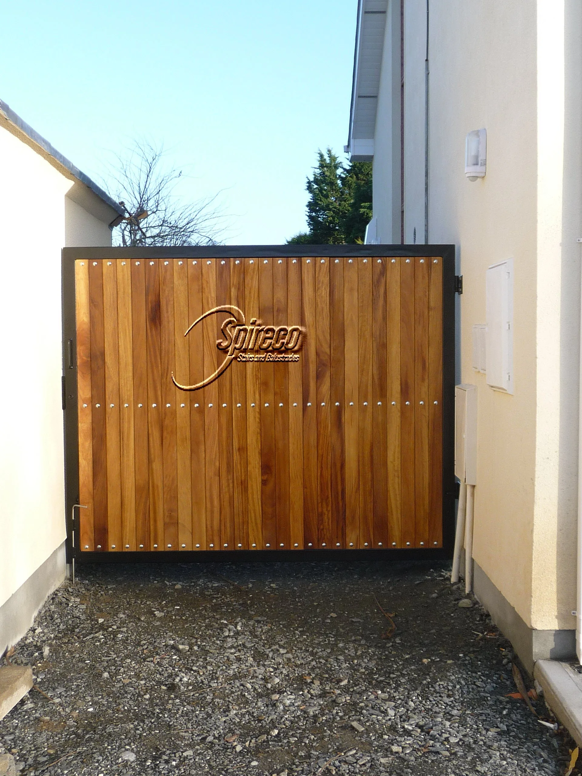 Iroko Clad Gate.
Galvanised & Powder-coated Steel framed Gates with T & G Iroko panel cladding.