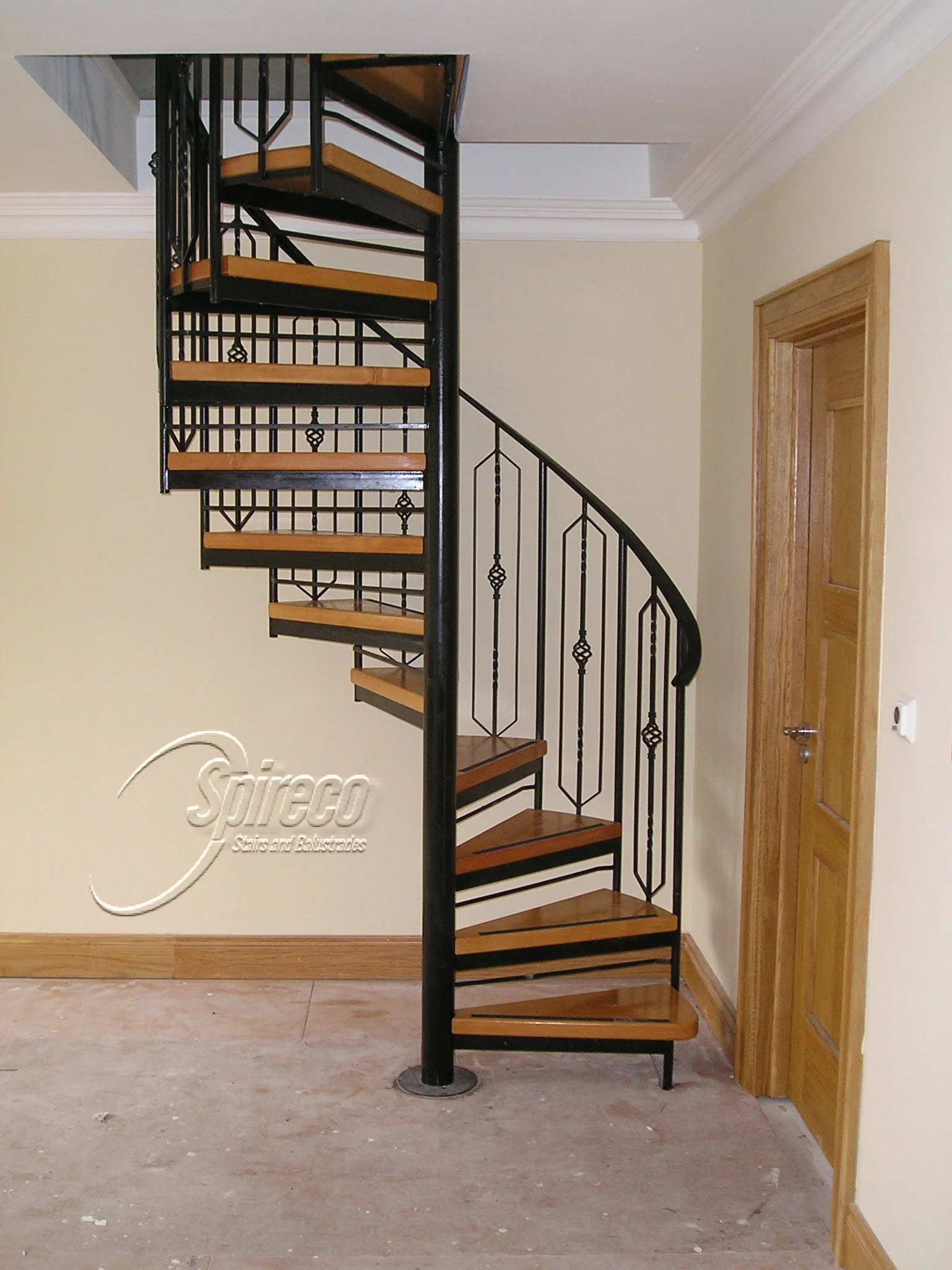 ‘Carpenterstown Traditional’ Spiral Stairs.
1.5 m Dia. ‘Traditional’ style Spiral Stairs with Wrought iron infill and 2″ thick Beech Treads.