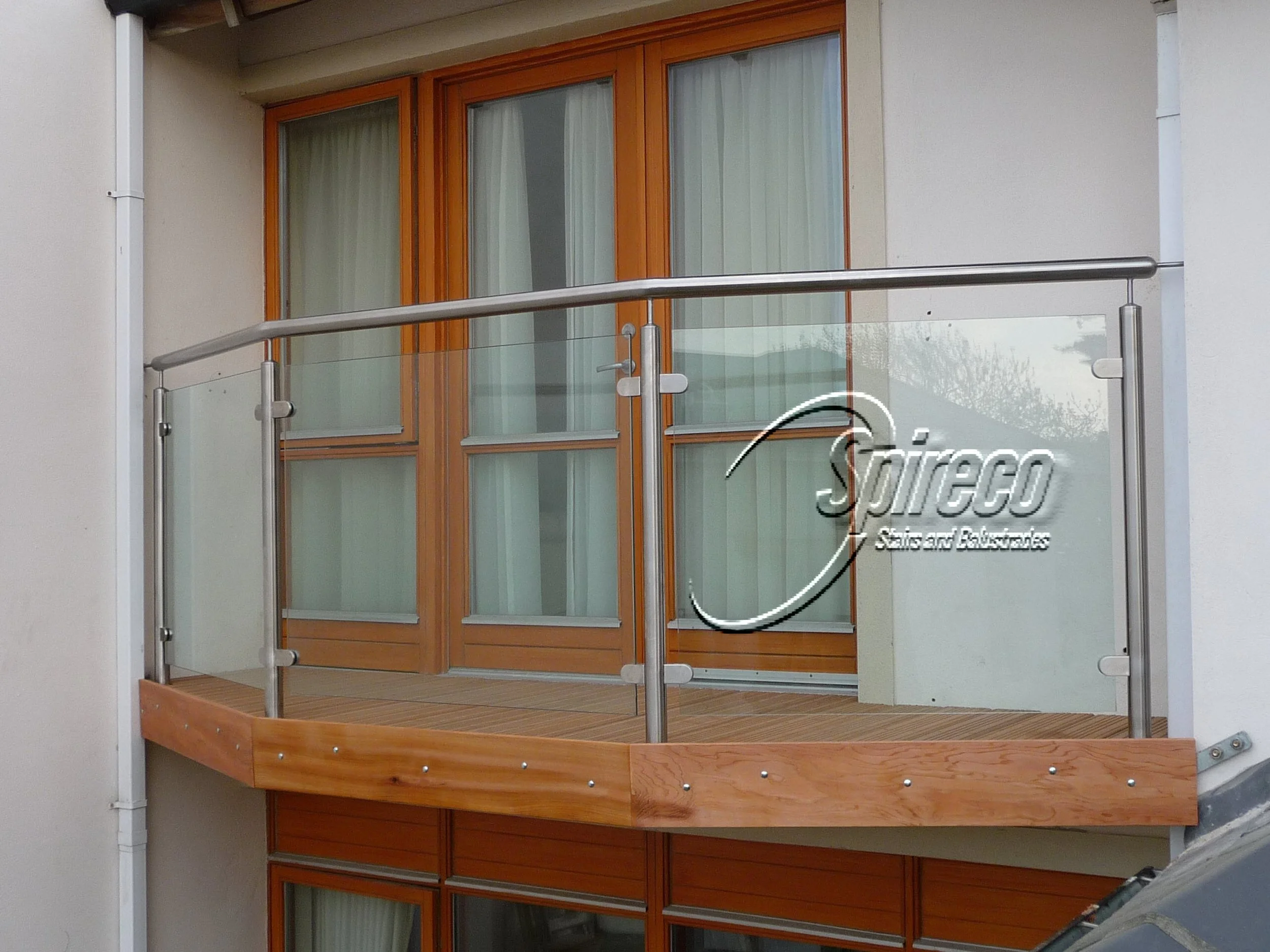 ‘Hazelhatch’ Cedar Deck Balcony.
Stainless Steel and Glass Balustrade on Galvanised Steel Balcony, clad in Cedar wood.