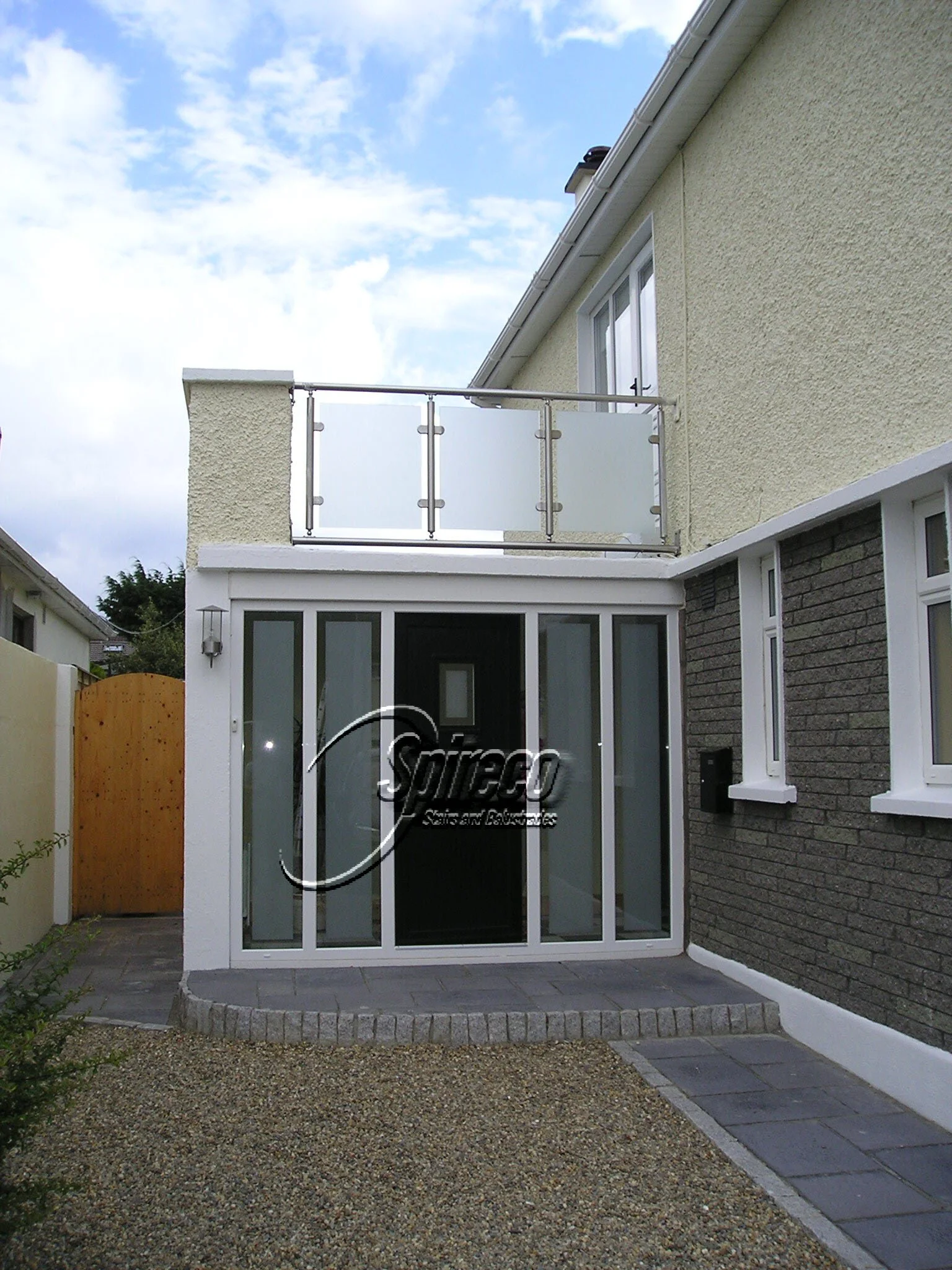 ‘Carrickbrack’ Balcony Balustrade.
Stainless Steel & Opaque Glass Balustrade to Balcony.