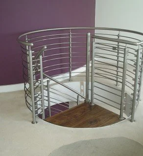 ‘Viola’ style Circular Landing Balustrade.
Polished Stainless Steel Posts, Handrails, Rods & Connectors.