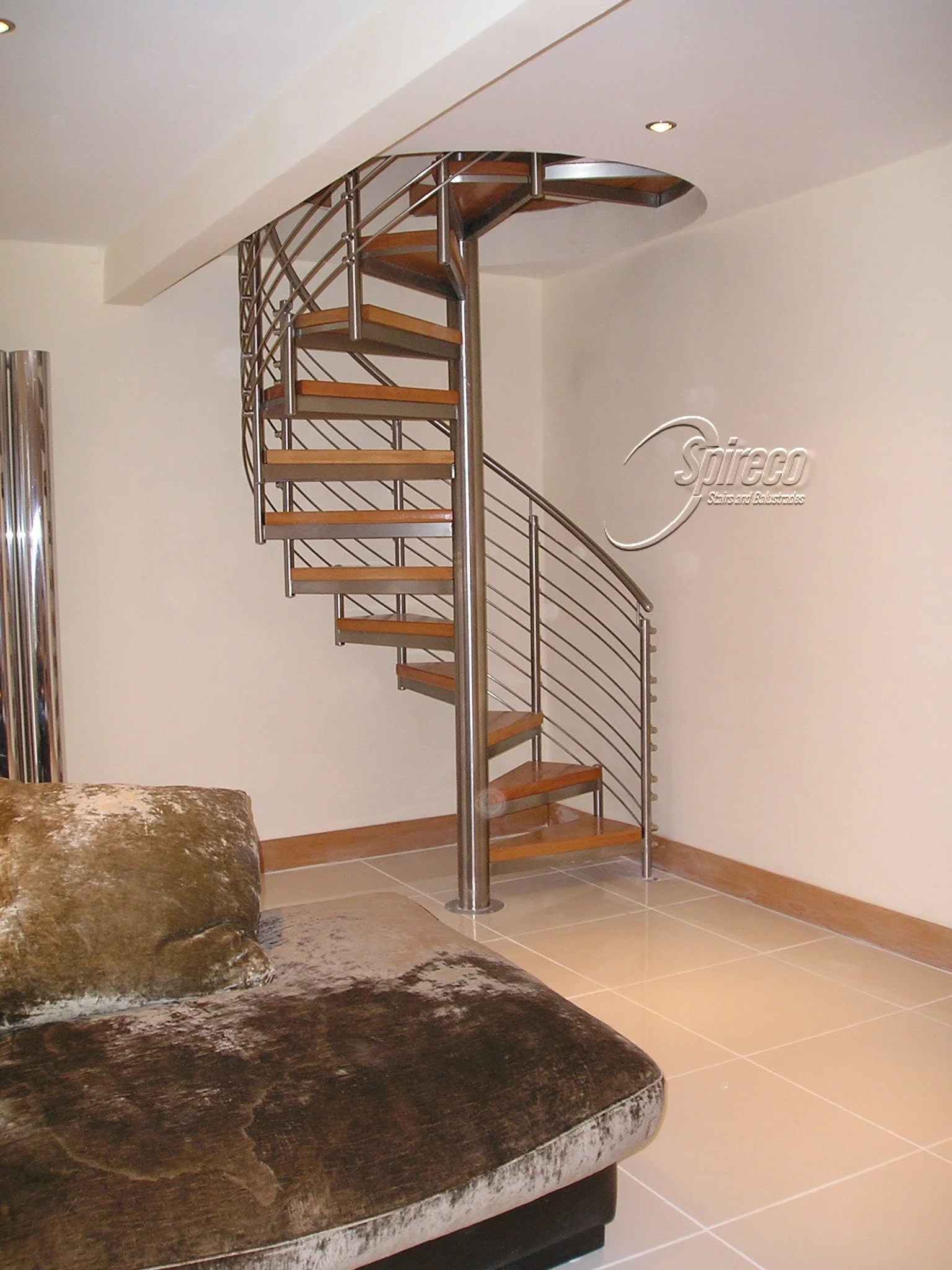 ‘Beech Flute’ model Spiral Stairs.
Polished Stainless Steel Handrail, Posts, Rods & Connectors with 2″ Beech treads and quarter circle landings.
