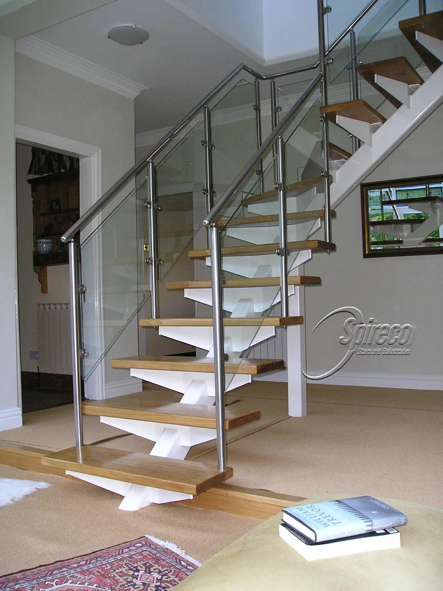 ‘Annfredon’Bat-wing Stairs
Bat-Wing Steel frame Stairs with Stainless Steel and Glass Balustrade mounted on 2″ Oak treads.