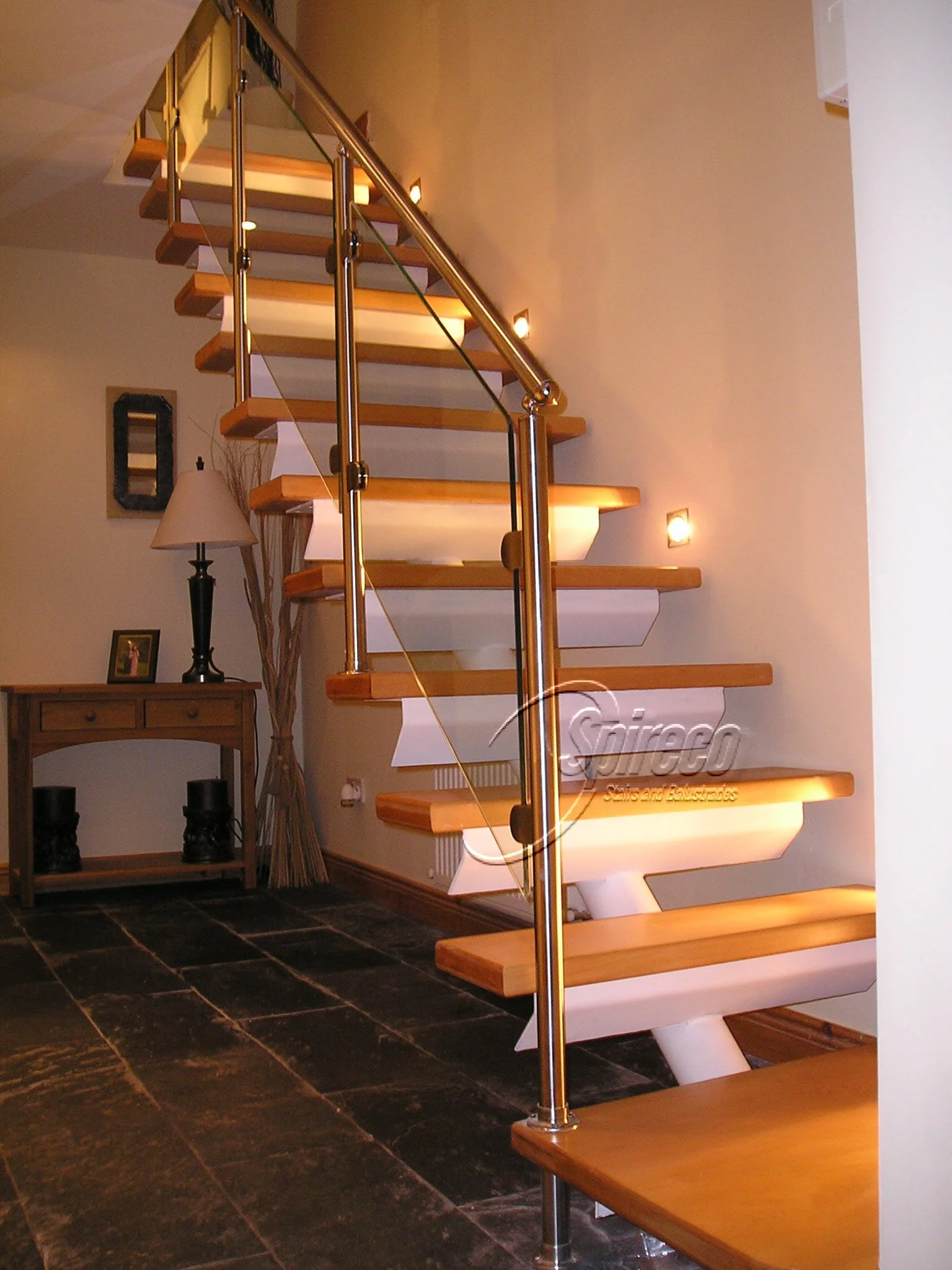 'Luttrelstown' Clipper.
Stainless Steel & Glass Balustrade on 2″ Beech treads supported on ‘Clipper’ style steel frame