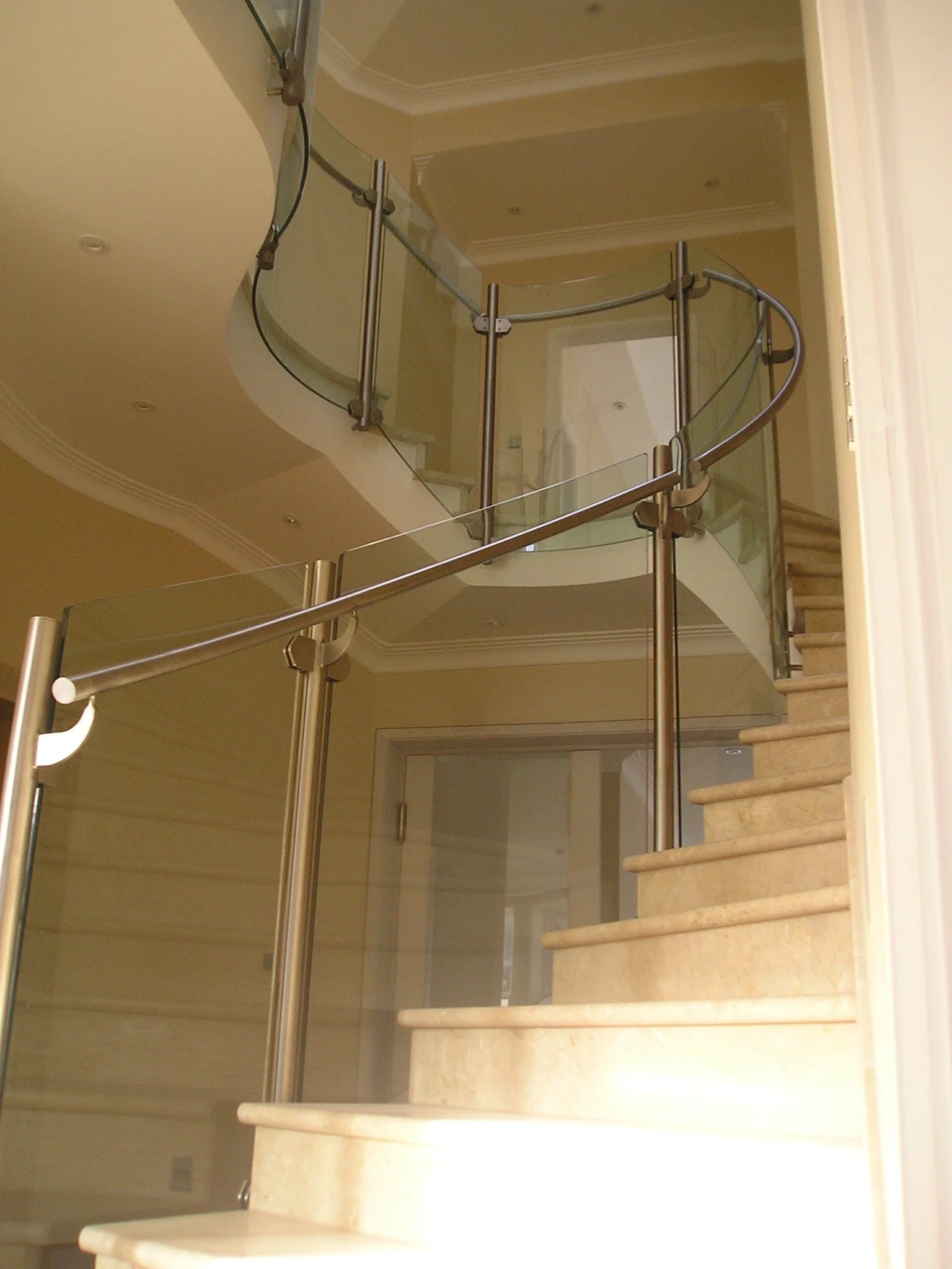 Side-mounted Stainless Steel and Glass Balustrade to curved landing.