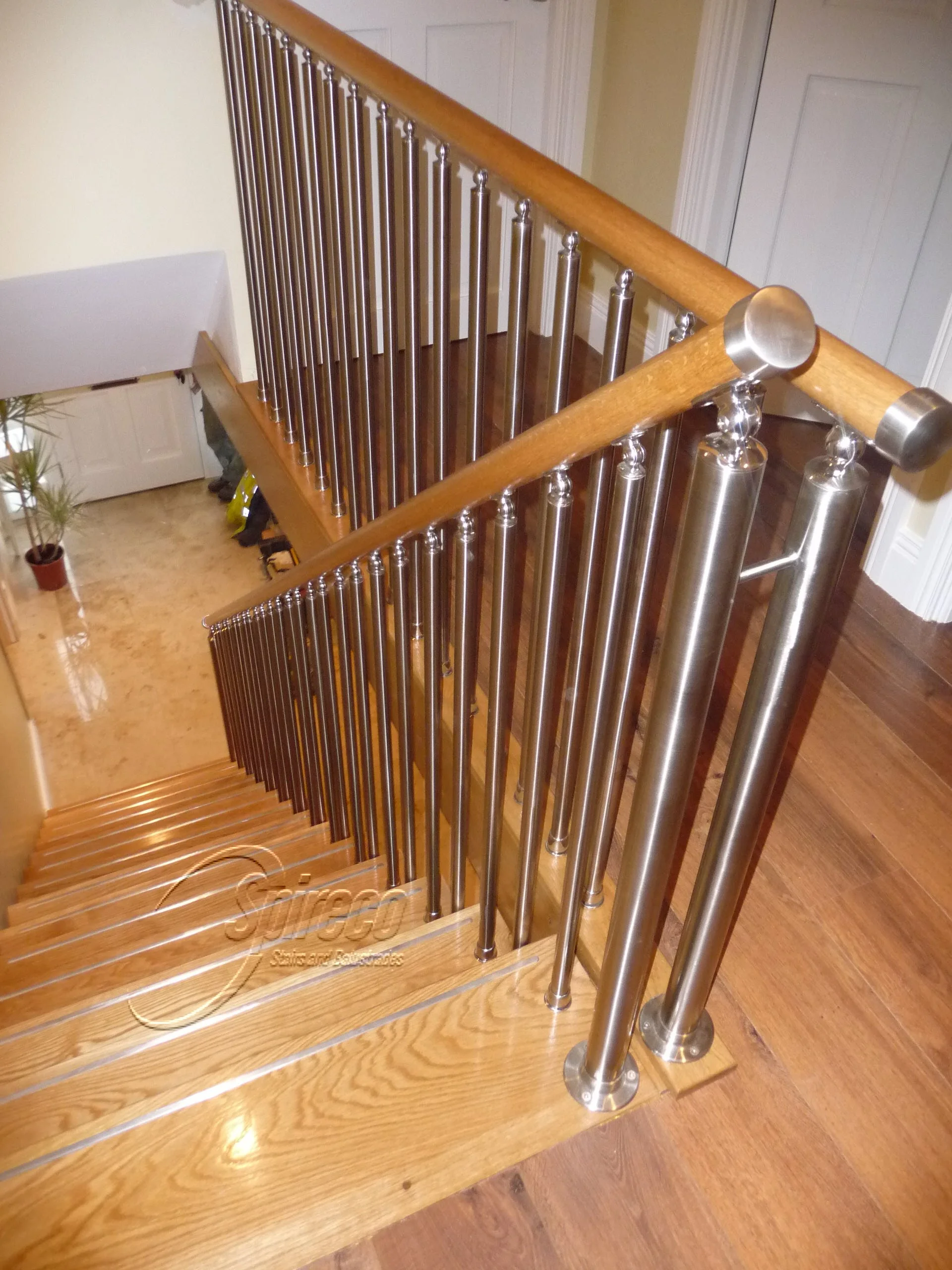 ‘Biscayne’ Stainless Steel Balustrade.
Stainless Steel Spindle Balustrade with American Oak Sole Plate & Handrail with Stainless Steel End Caps.