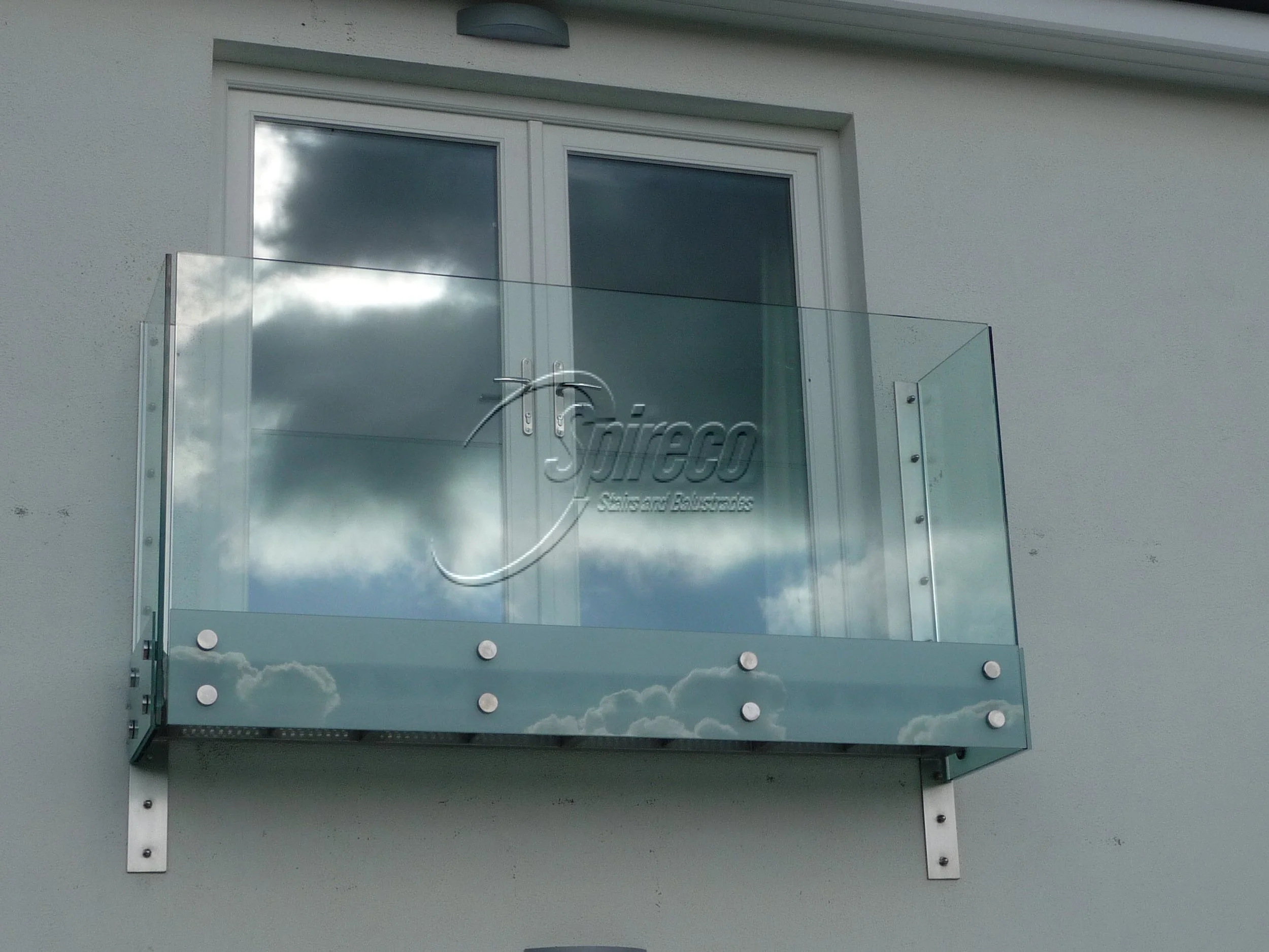 Balcony at Ashbourne.
Side mounted Toughened Glass Balustrade on Stainless Steel framed Balcony.