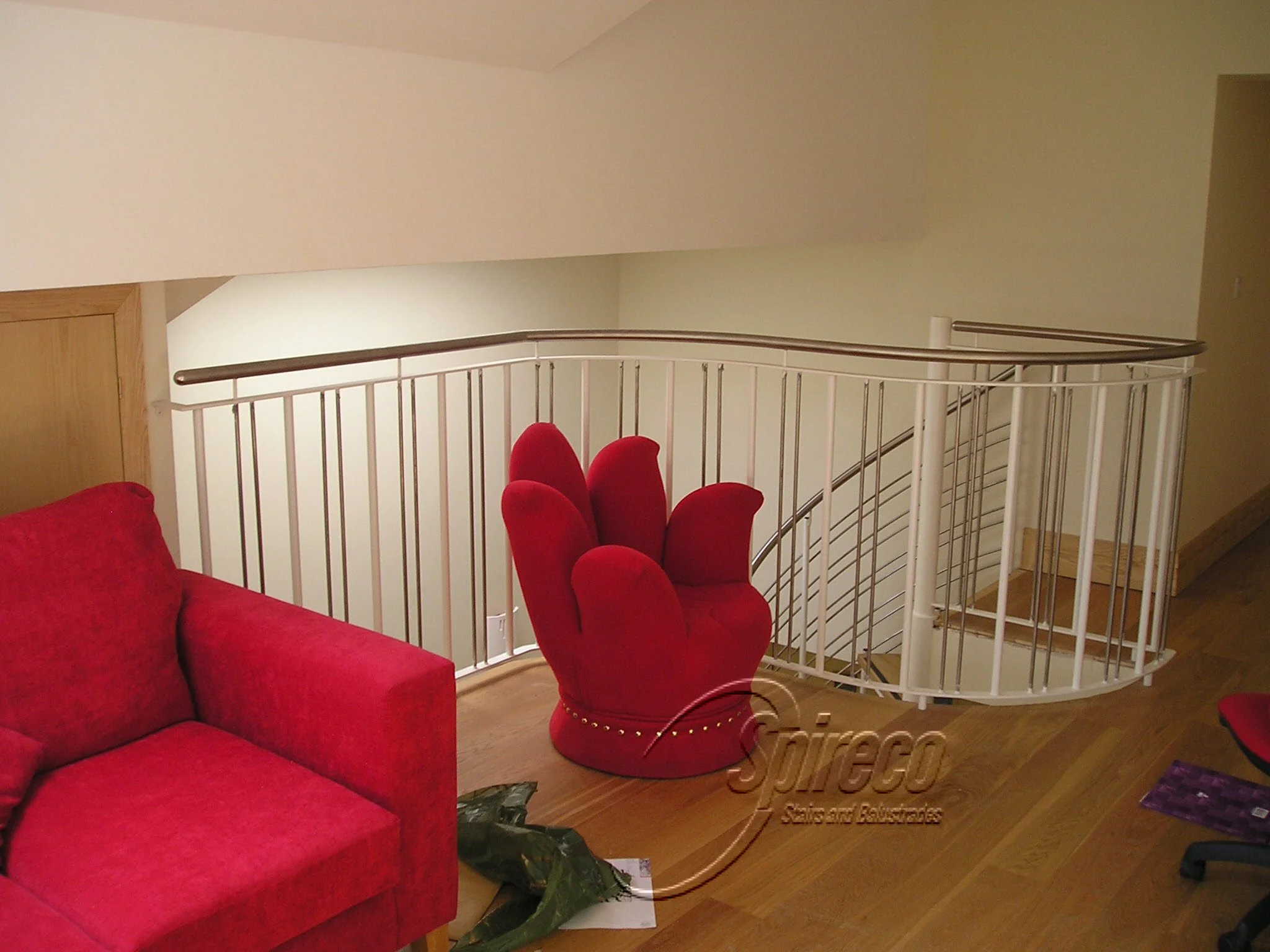 ‘Lissadell Slipstream’ Balustrade.
Vertical Tubular White Steel ‘Slipstream’ style Balustrade with Stainless Steel Handrail.