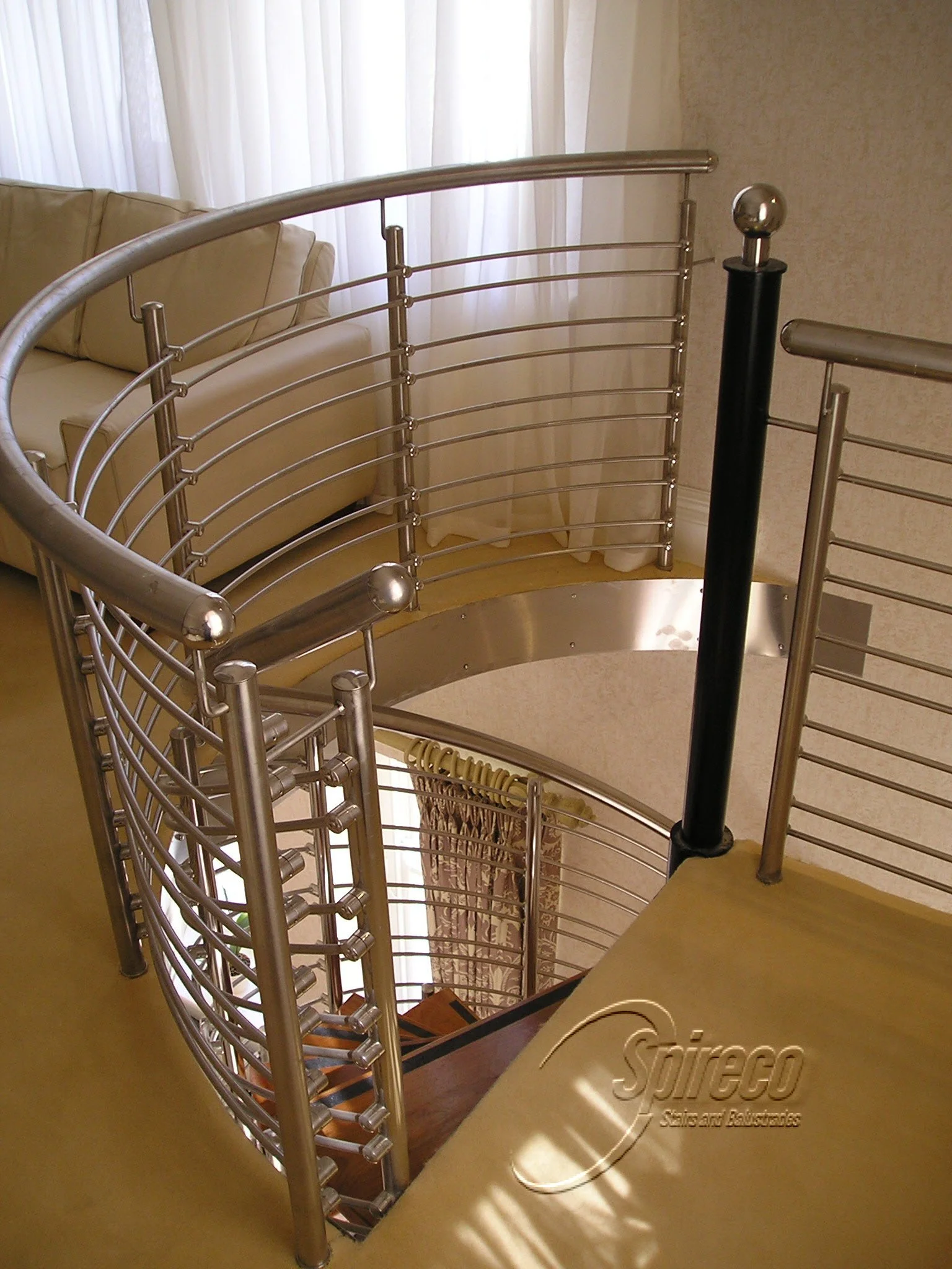 Howth Lodge ‘Viola’ Stainless Steel Balustrade.
‘Viola’ style Stainless Steel Polished Balustrade.