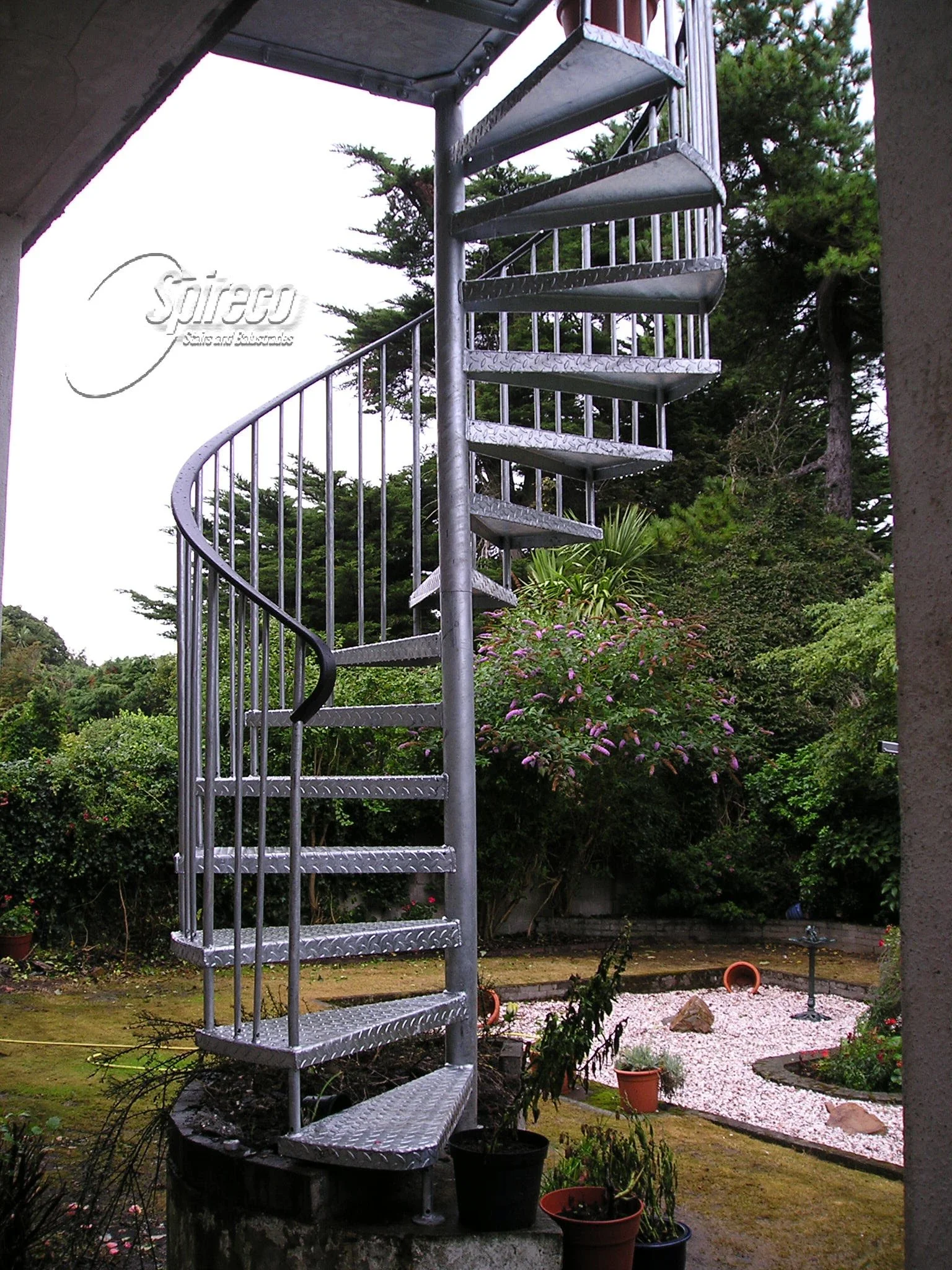 ‘Garden’ Spiral Stairs.
Galvanised Steel Stairs with Chequer Plate Treads and PVC handrail.