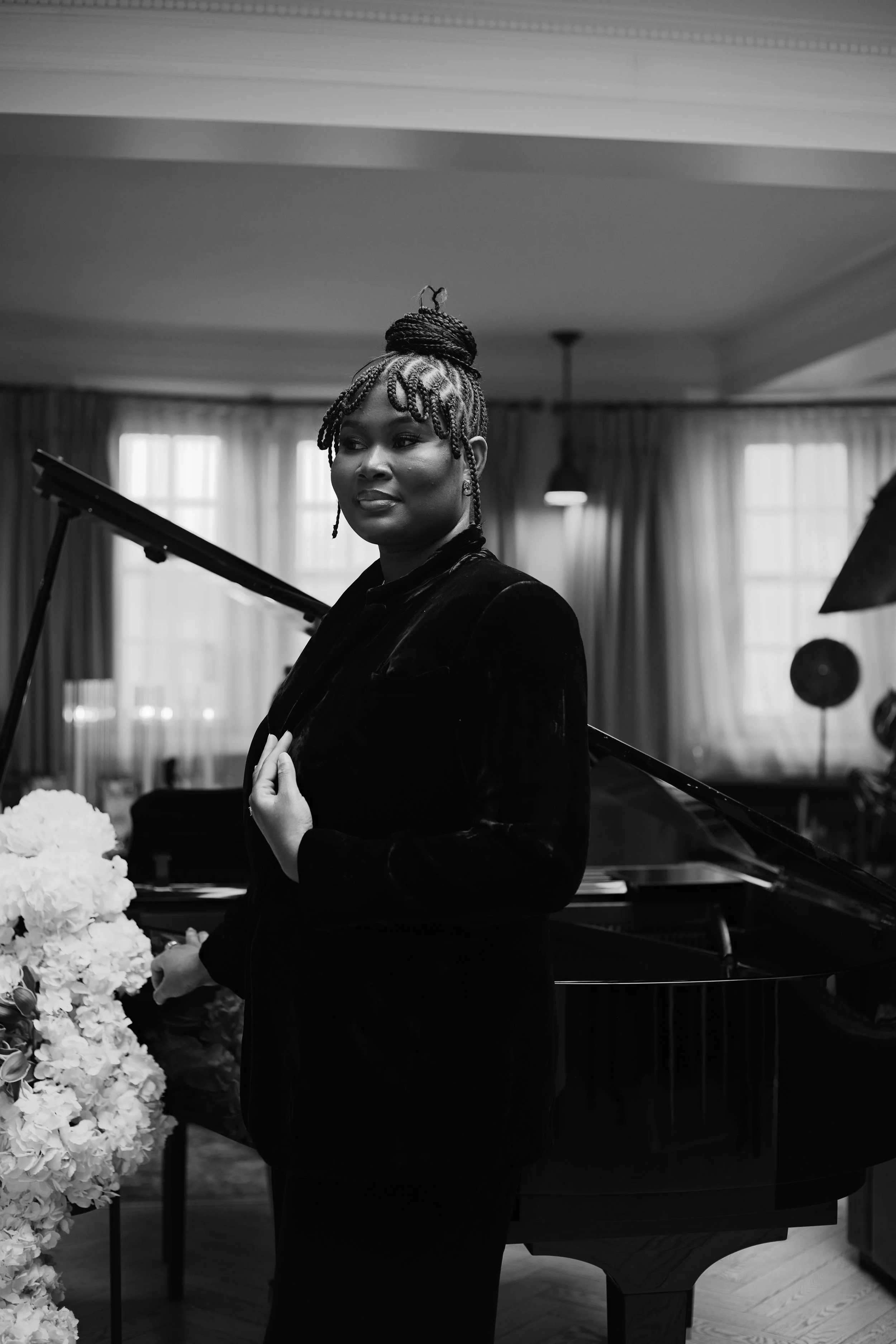 Femme entreprenante inspirante spécialiste en décoration de mariage