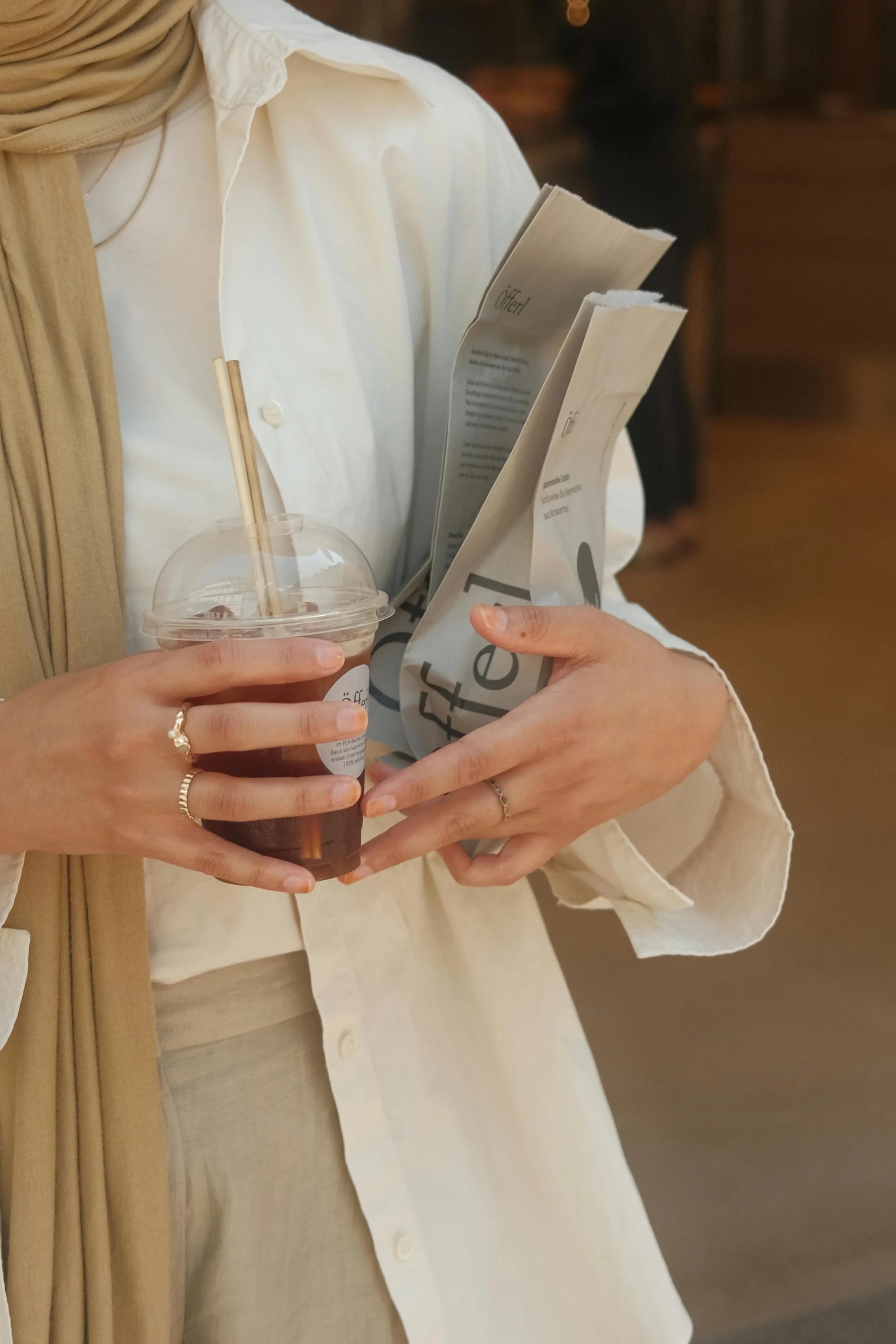 What to Wear on a Plane: Stylish Airport Outfit Ideas for Women