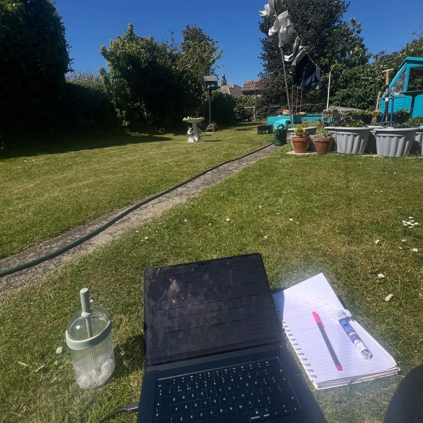 Back working from my favourite office (my grandads gorgeous garden) 🌷🌳 ☀️